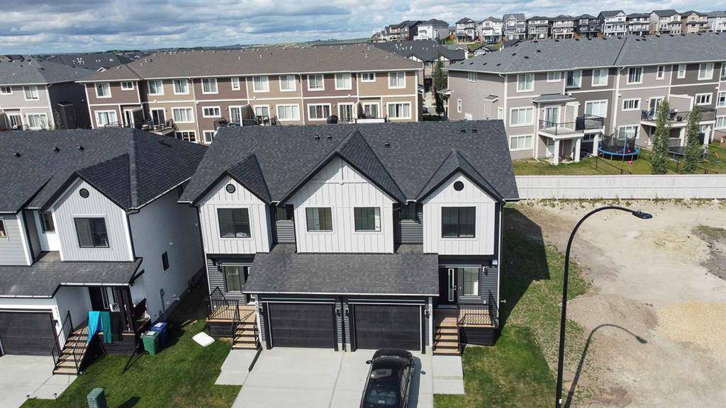 Airdrie, AB T4B 5H7,656 South Point Heath SW