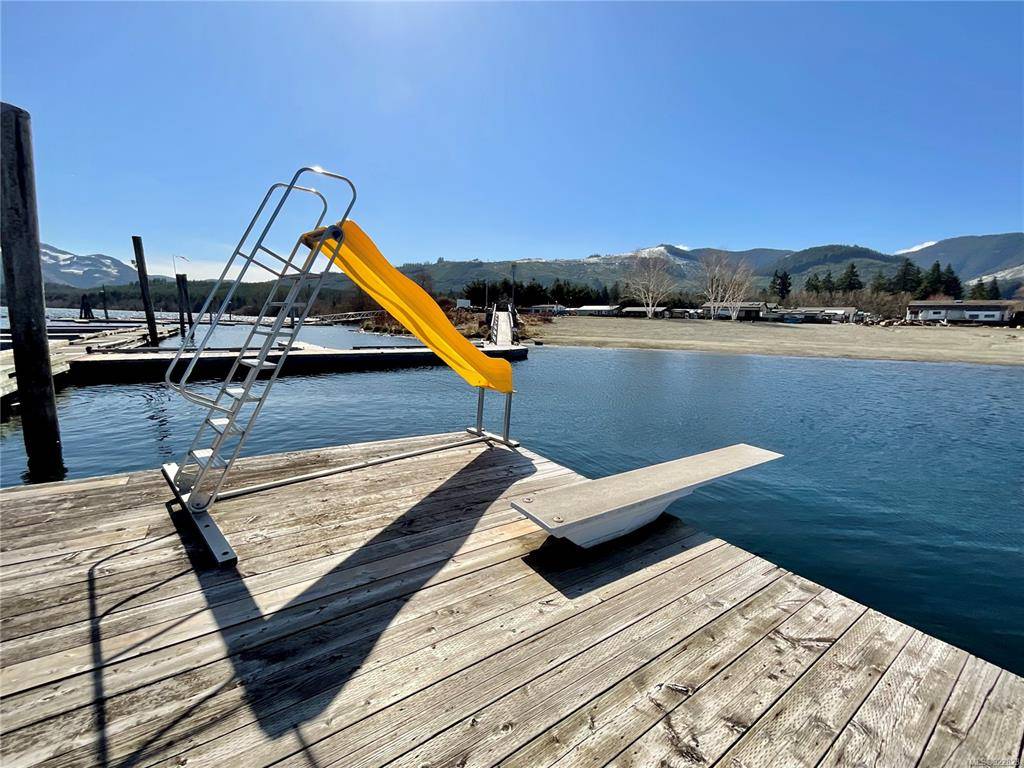 Honeymoon Bay, BC V0R 1Y0,6855 Park Ave #5