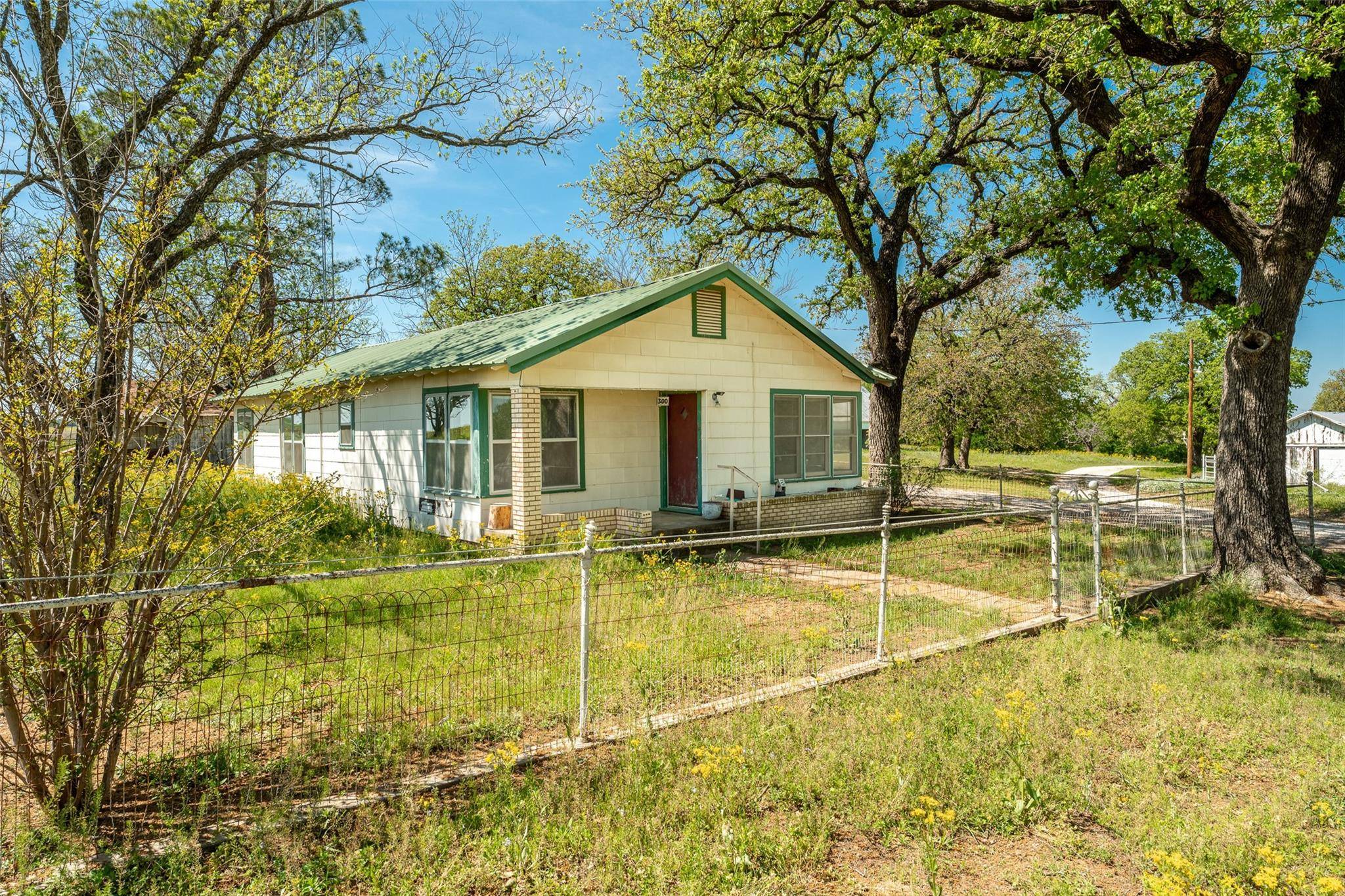 De Leon, TX 76444,300 County Road 463