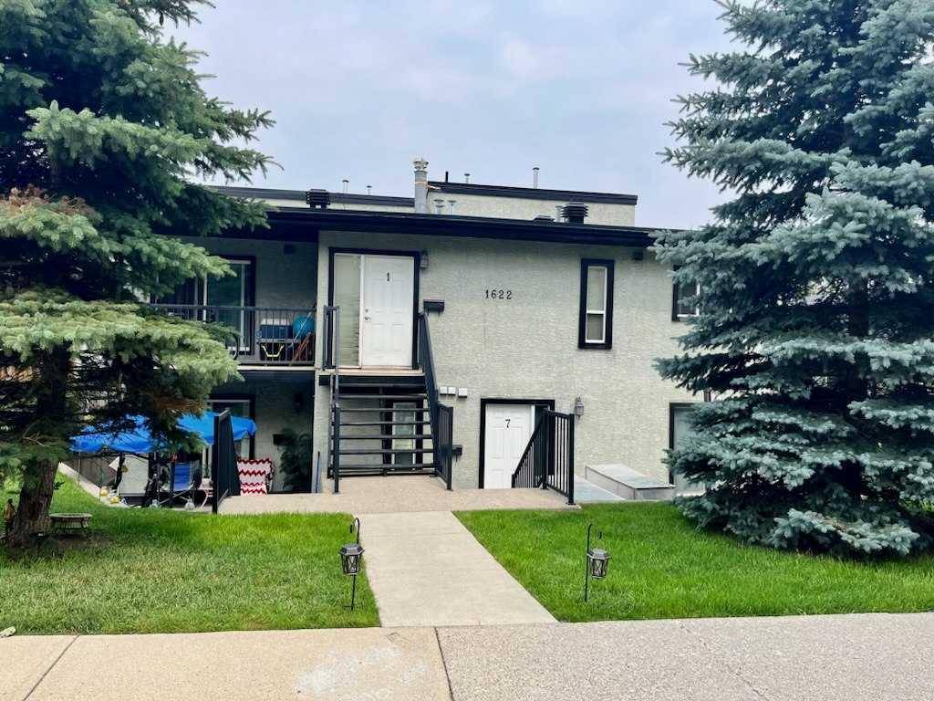 Calgary, AB T2T 1J4,1622 28 AVE SW #4