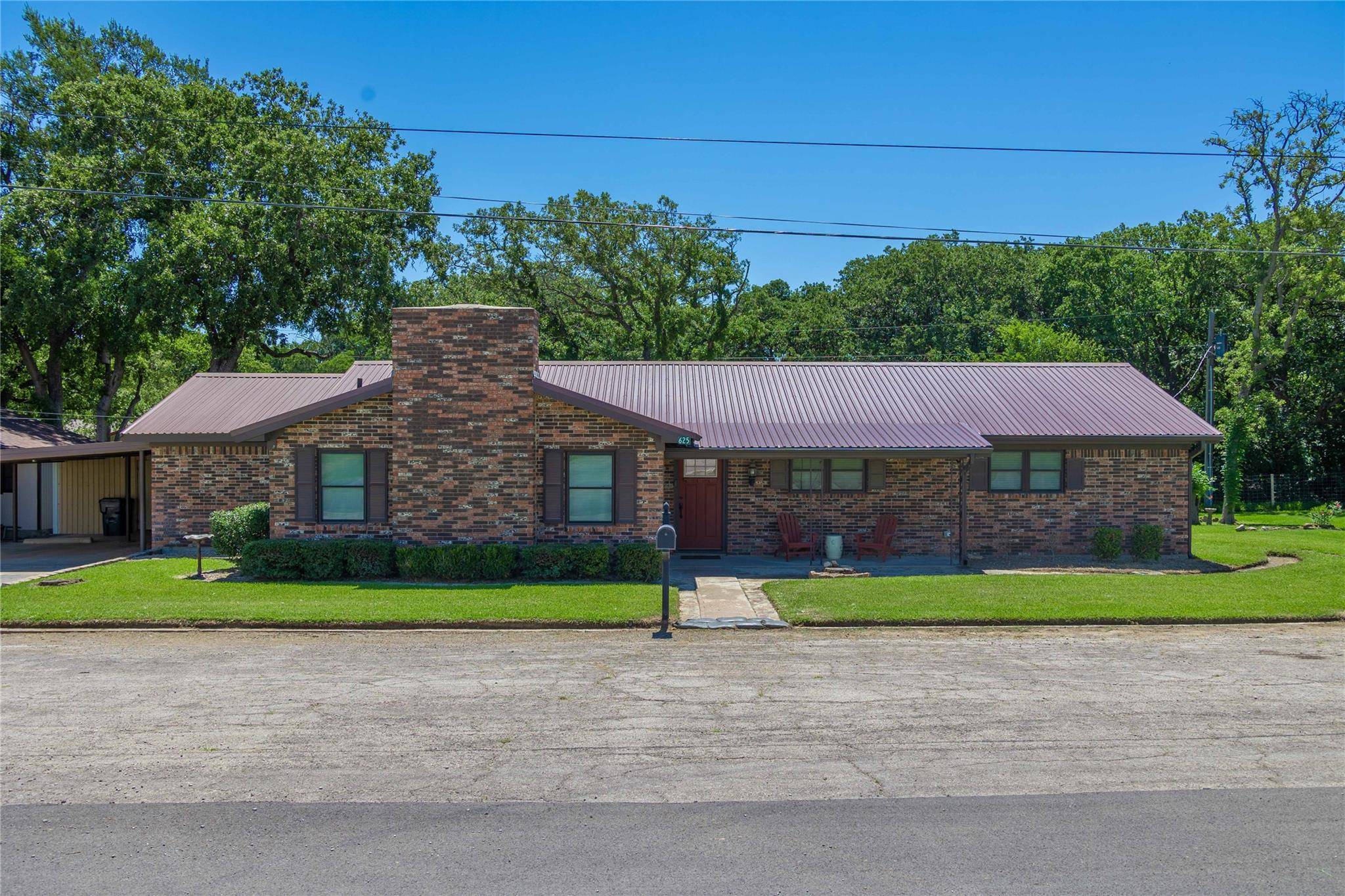 De Leon, TX 76444,625 S Lamar Street