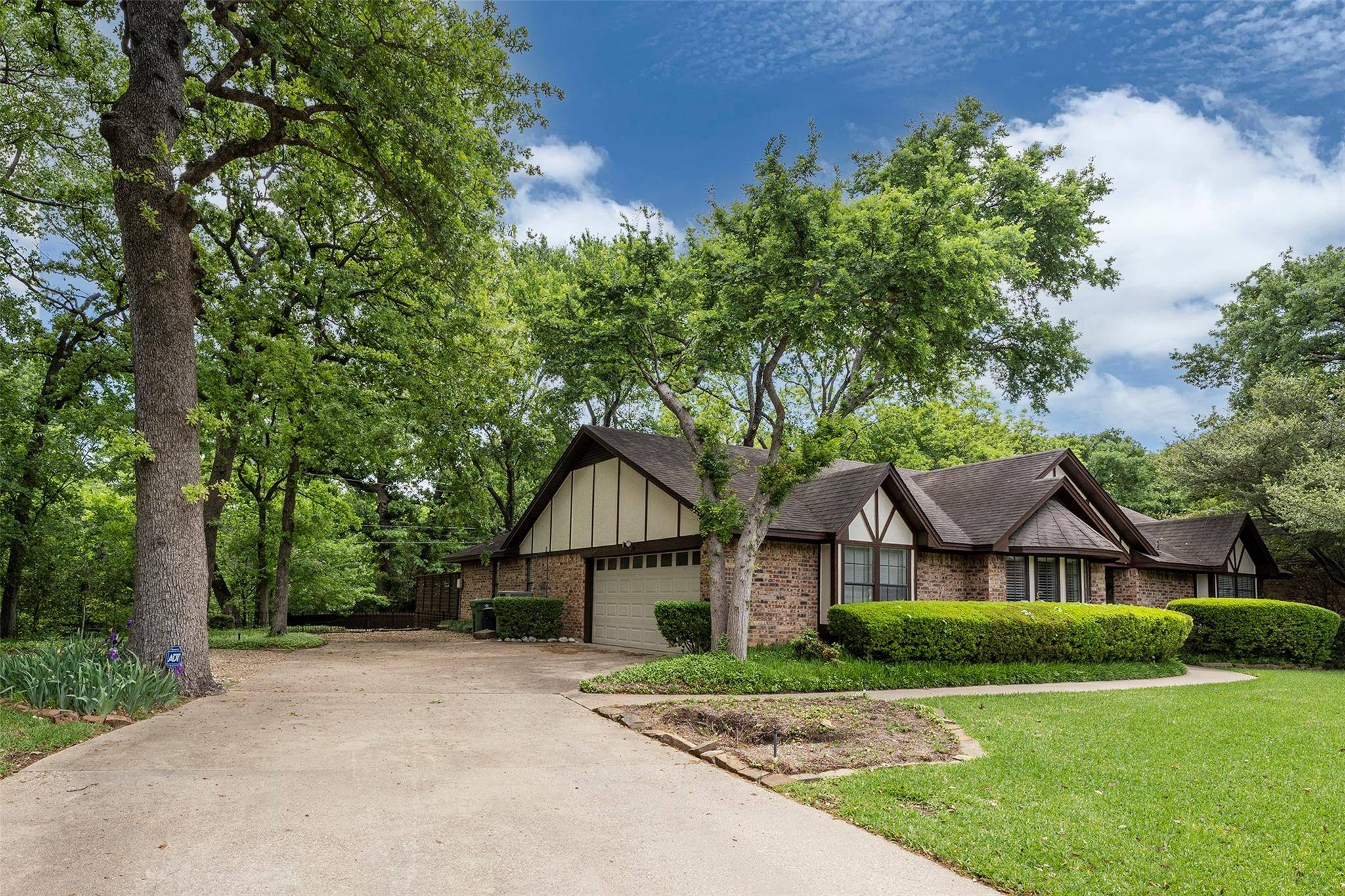 Grapevine, TX 76051,2851 Creekwood Drive