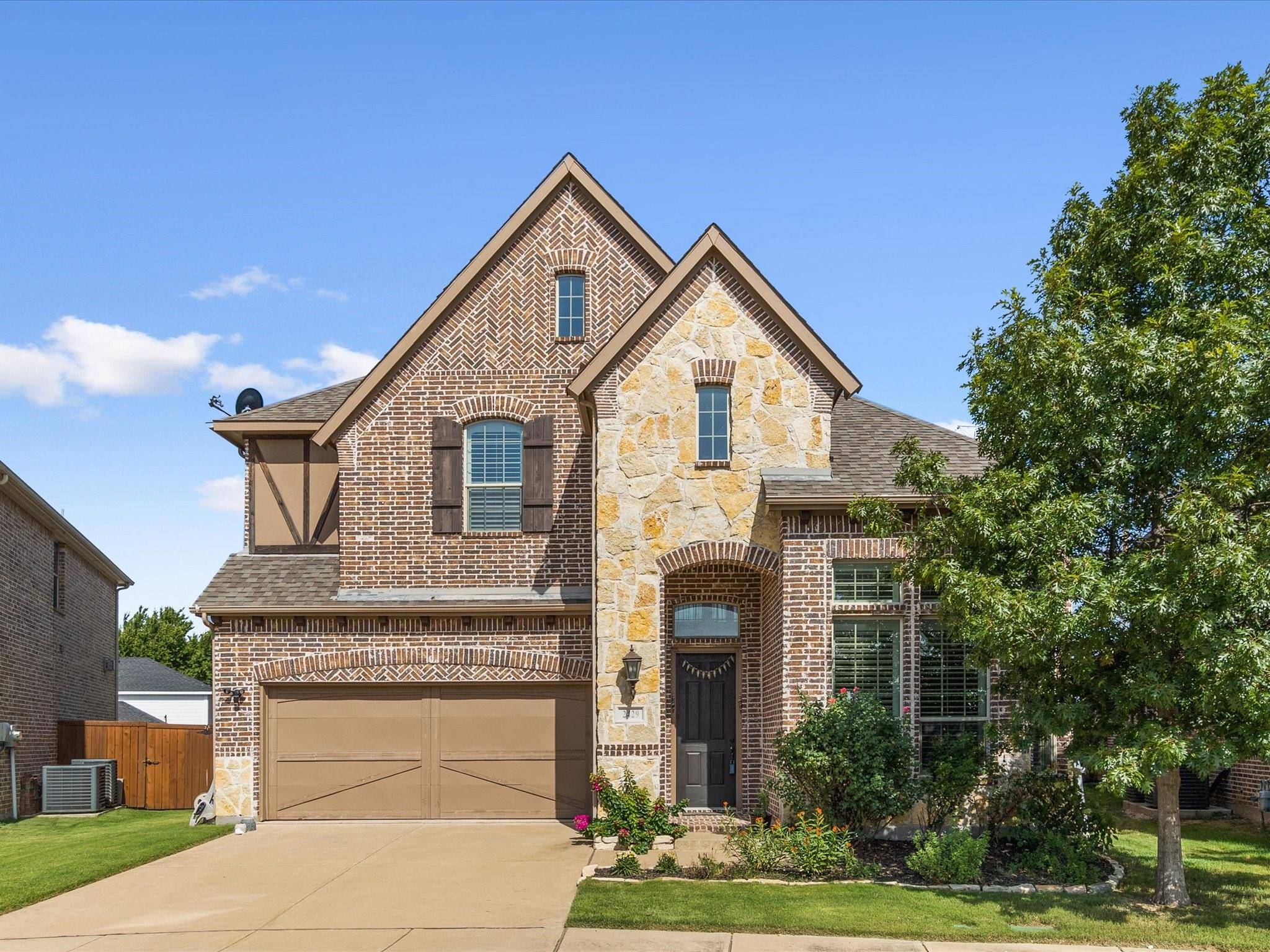 Carrollton, TX 75006,2429 Strathearn Way