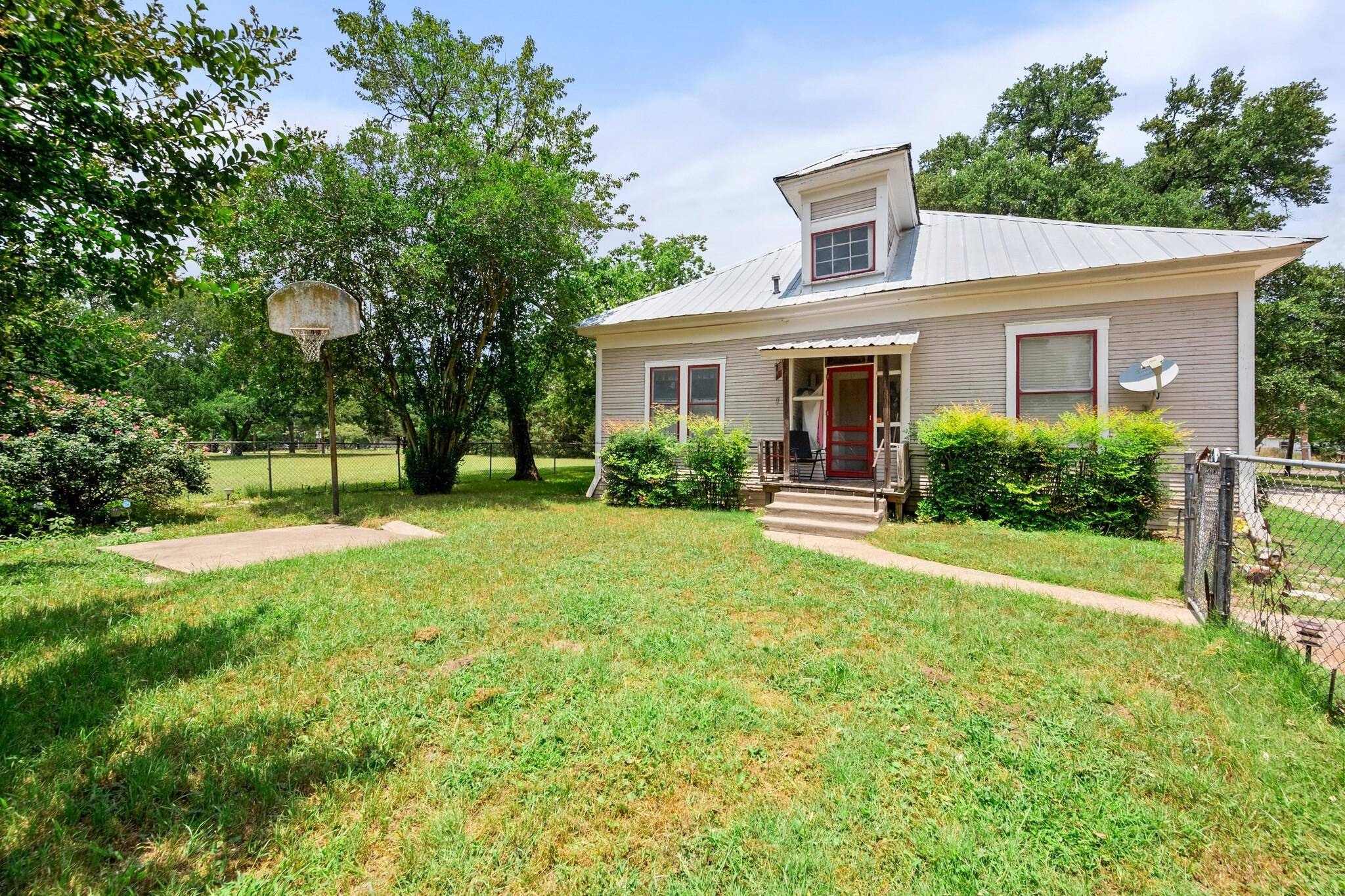 Wortham, TX 76693,403 E San Saba Street