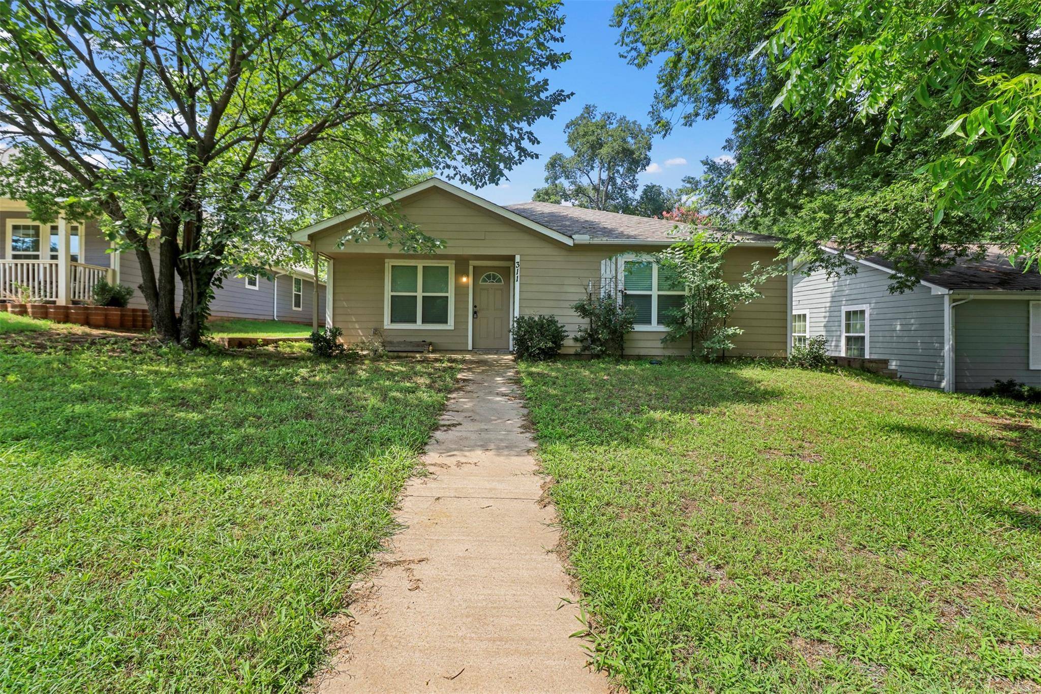 Denison, TX 75020,311 W Bond Street