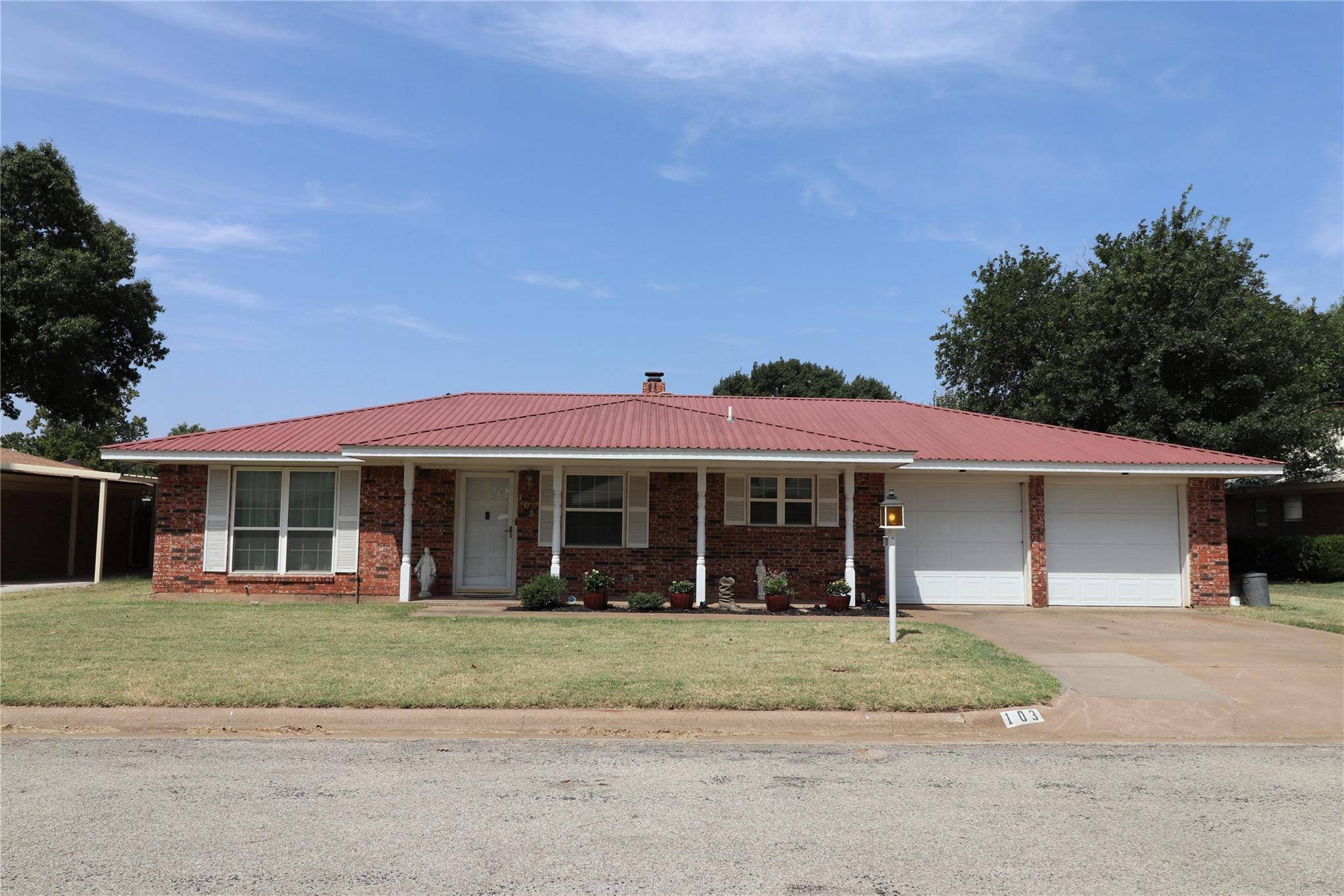 Henrietta, TX 76365,103 N Fairway Street