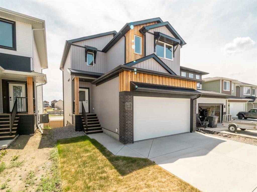 Lethbridge, AB T1J5T7,880 Coalbrook Close W