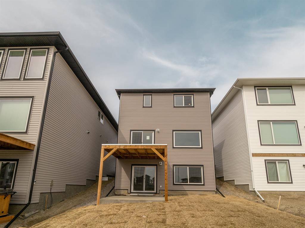 Lethbridge, AB T1J5T7,880 Coalbrook Close W