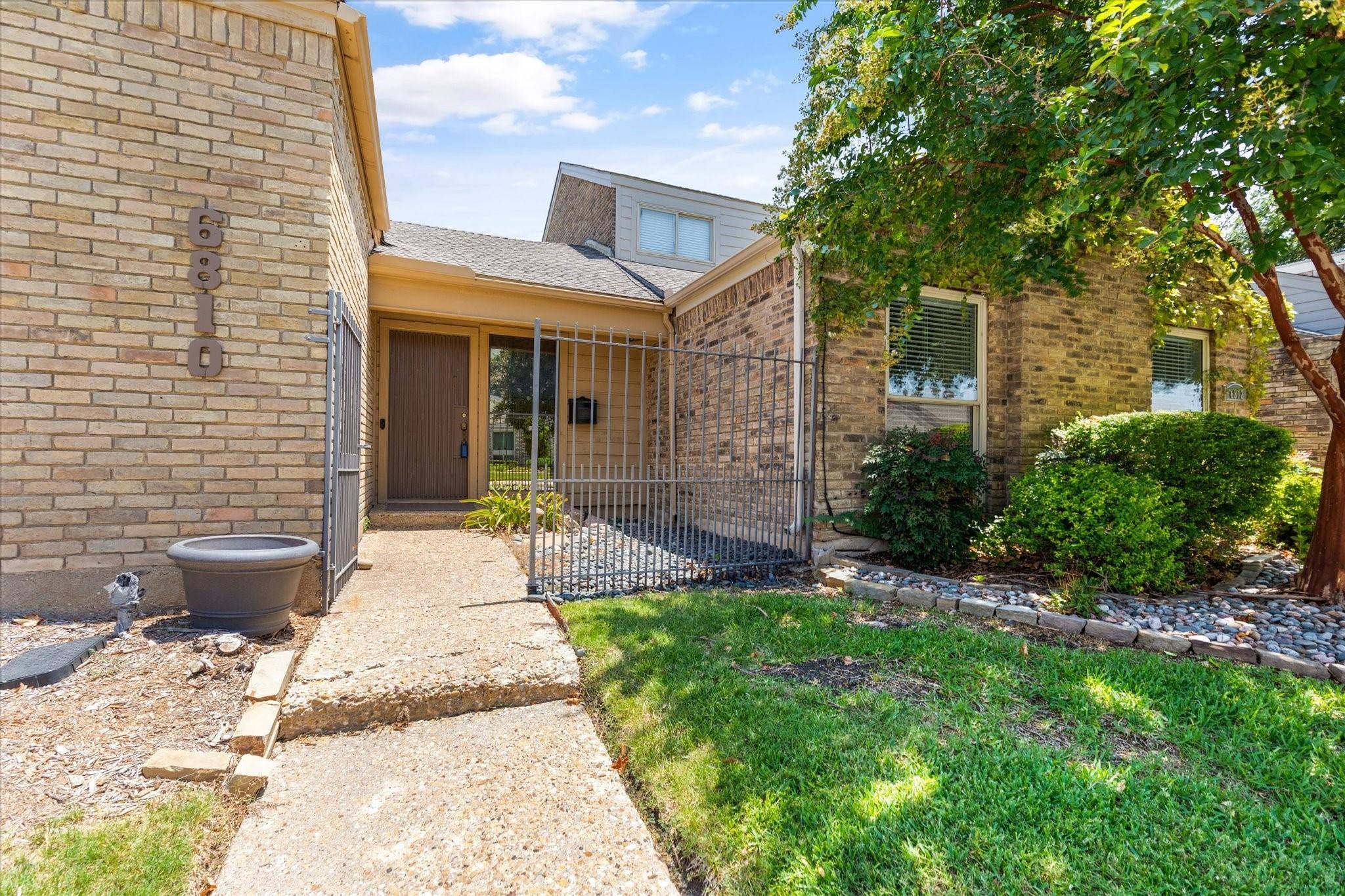 Dallas, TX 75248,6810 Anglebluff Circle