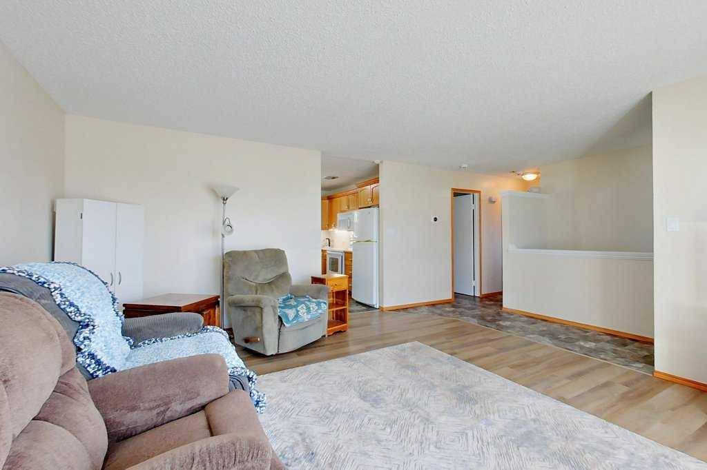 Penhold, AB T0M 1R0,63 Dundee CRES