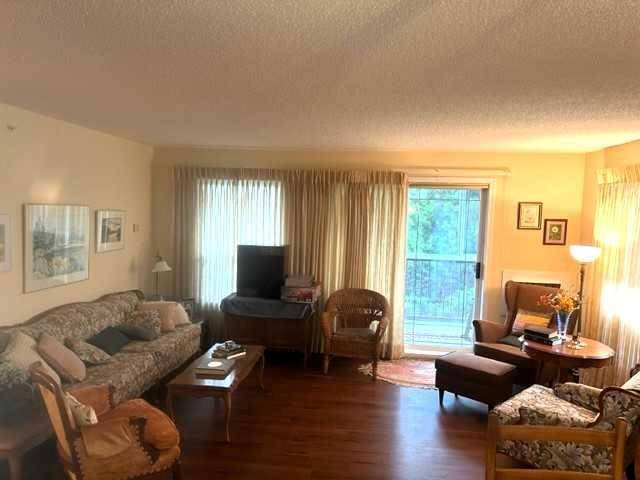 Innisfail, AB T4G 1W9,5000 48 ST #403