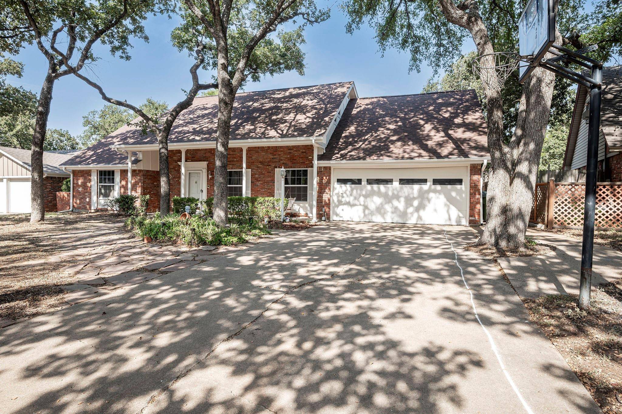 Bedford, TX 76021,617 Kentwood Circle