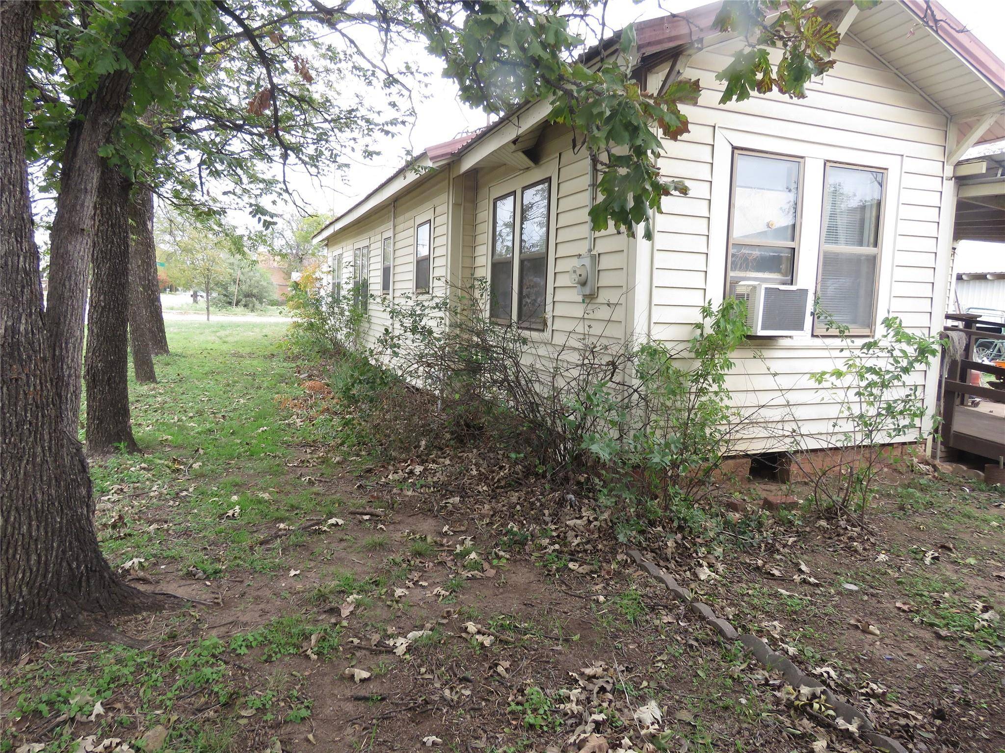 Coleman, TX 76834,725 W Cedar Street