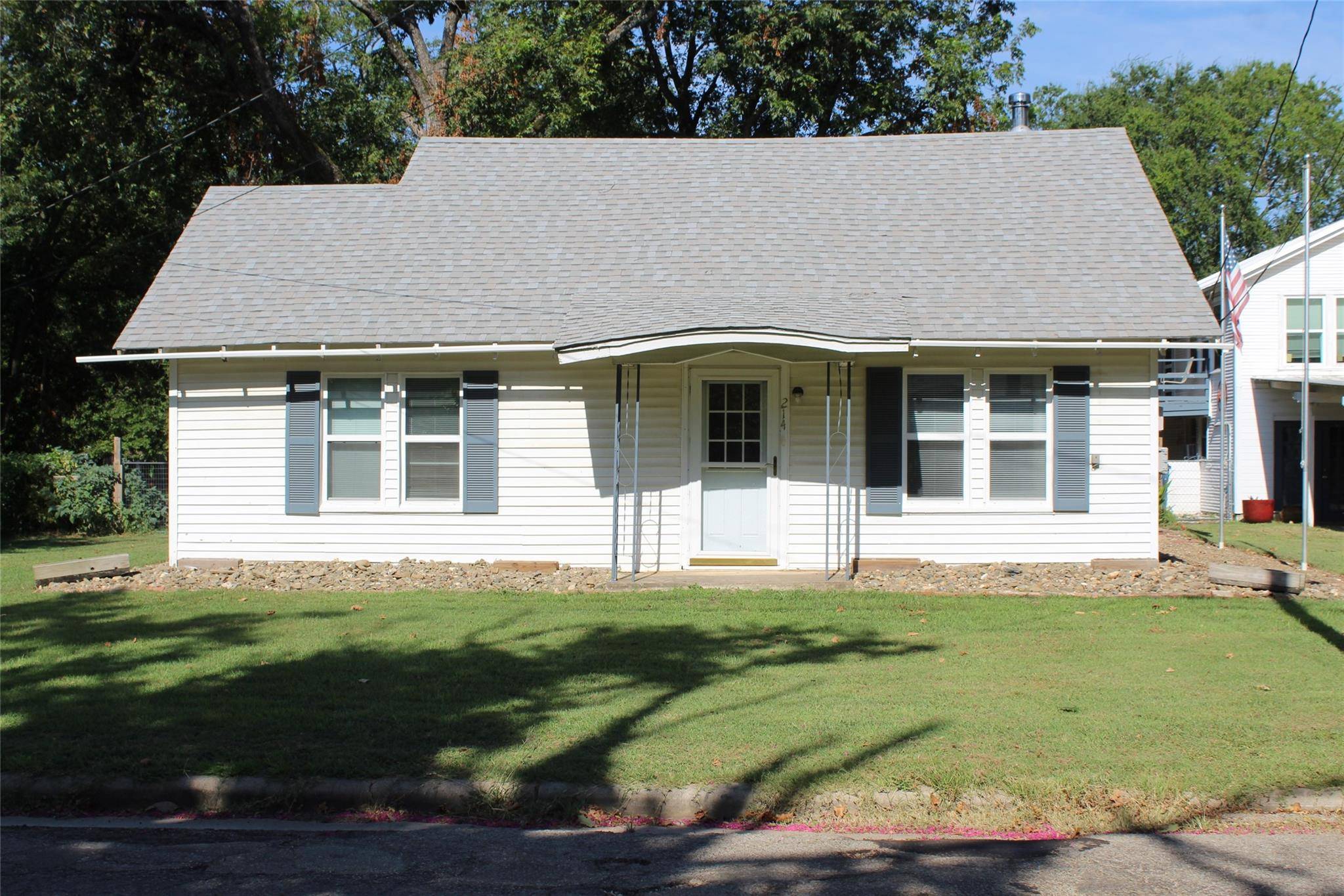 Winnsboro, TX 75494,214 S Post Oak Street