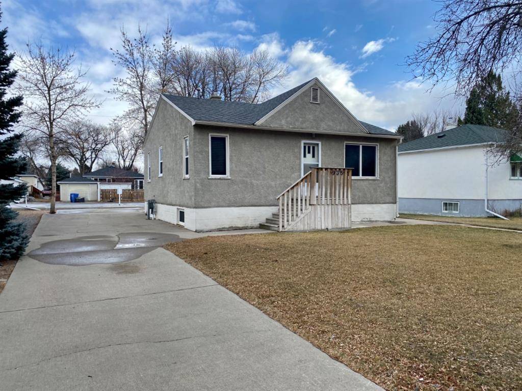 Lethbridge, AB T1J 3H5,935 19 ST S