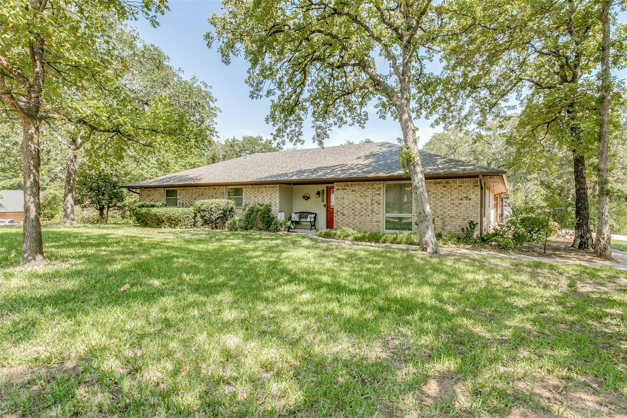 Keller, TX 76248,1129 Oakwood Circle