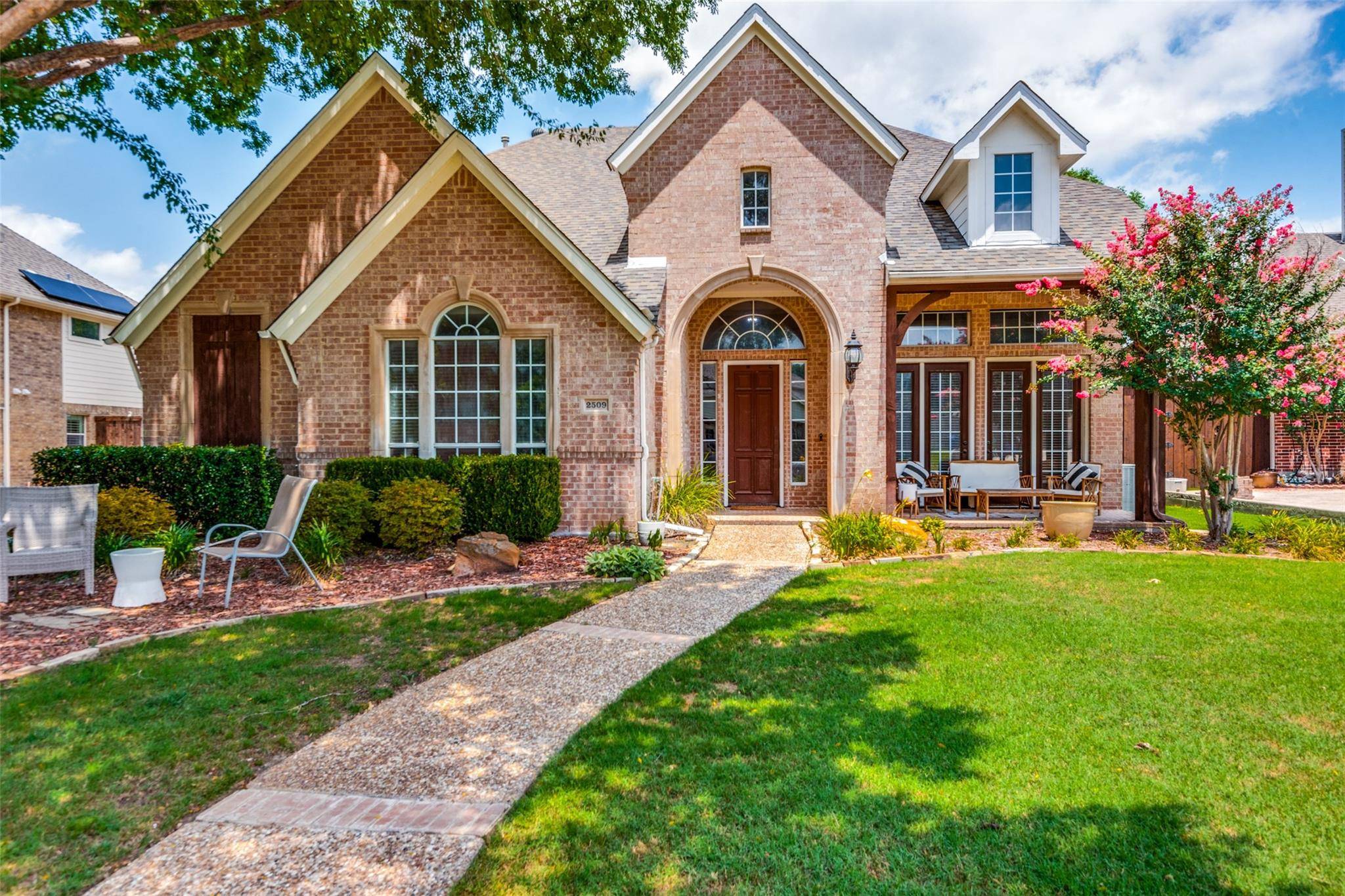 Carrollton, TX 75010,2509 Green Oak Drive