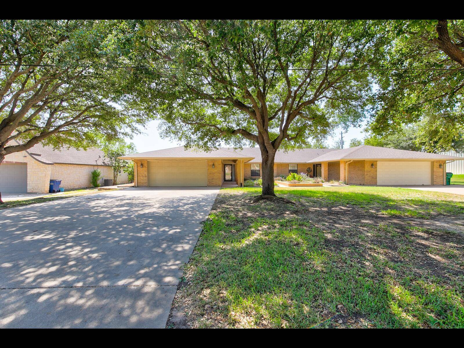 Granbury, TX 76048,609 Williamsburg Court