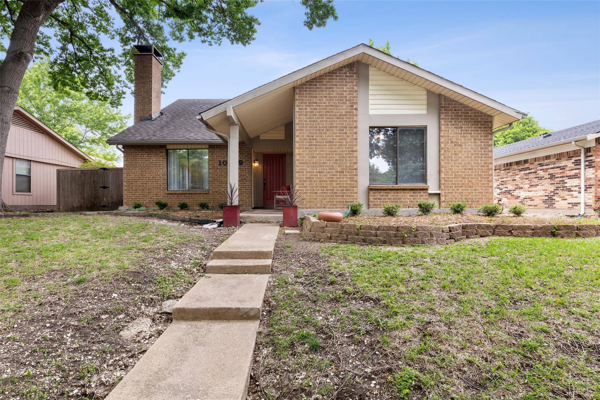 Dallas, TX 75238,10909 Listi Drive