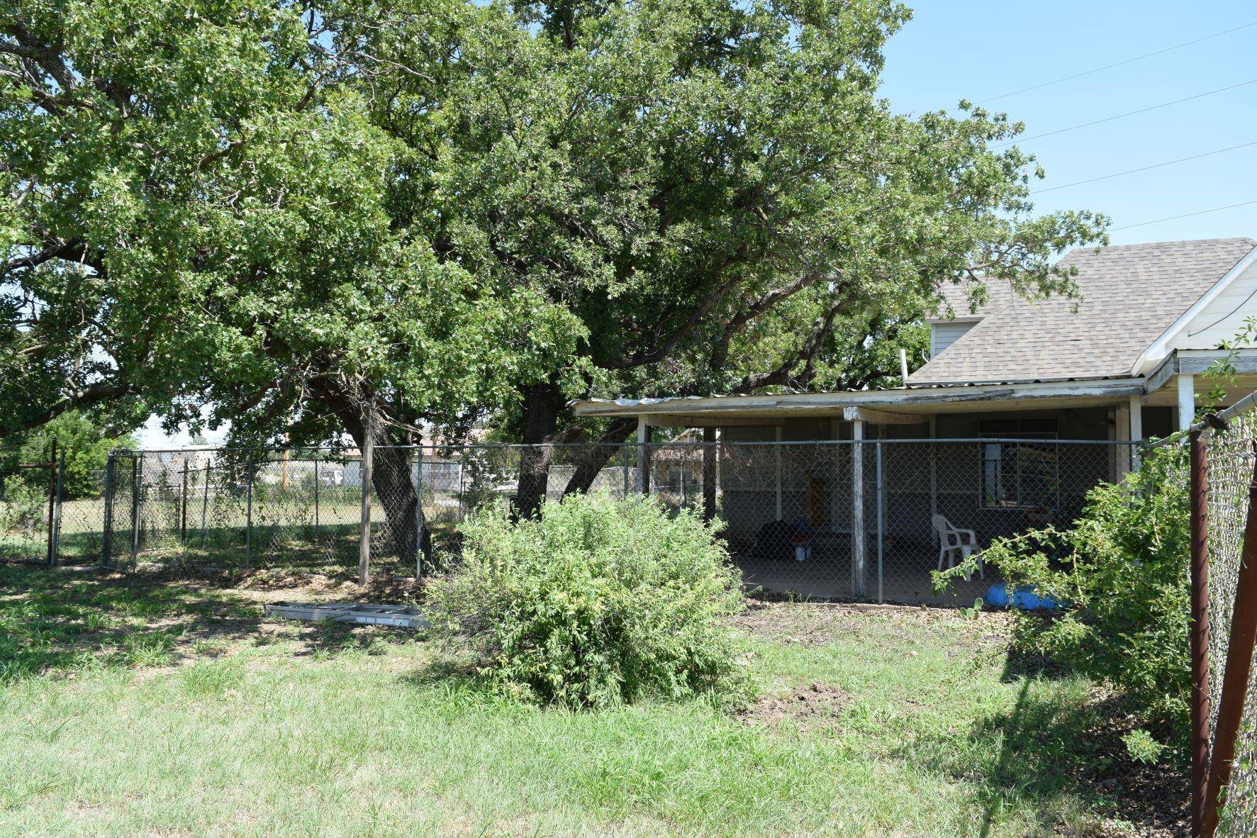 Cross Plains, TX 76443,400 S Avenue F