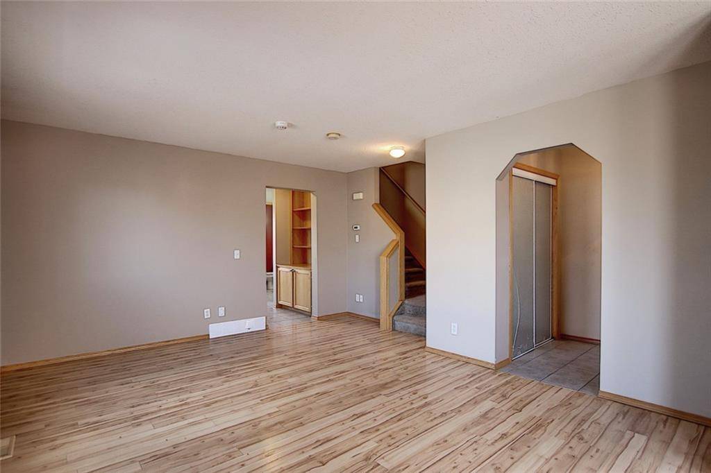 Strathmore, AB T1P 1P6,204 Strathaven DR #14