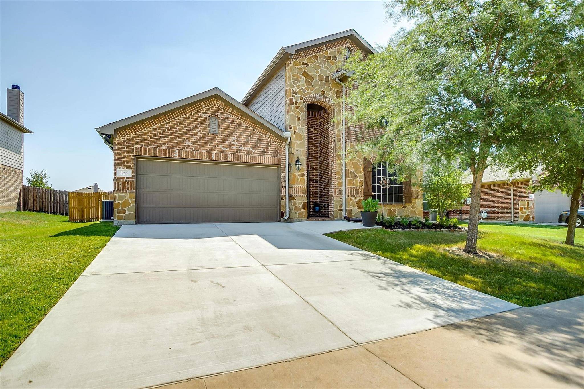 Burleson, TX 76028,304 Coral Vine Lane