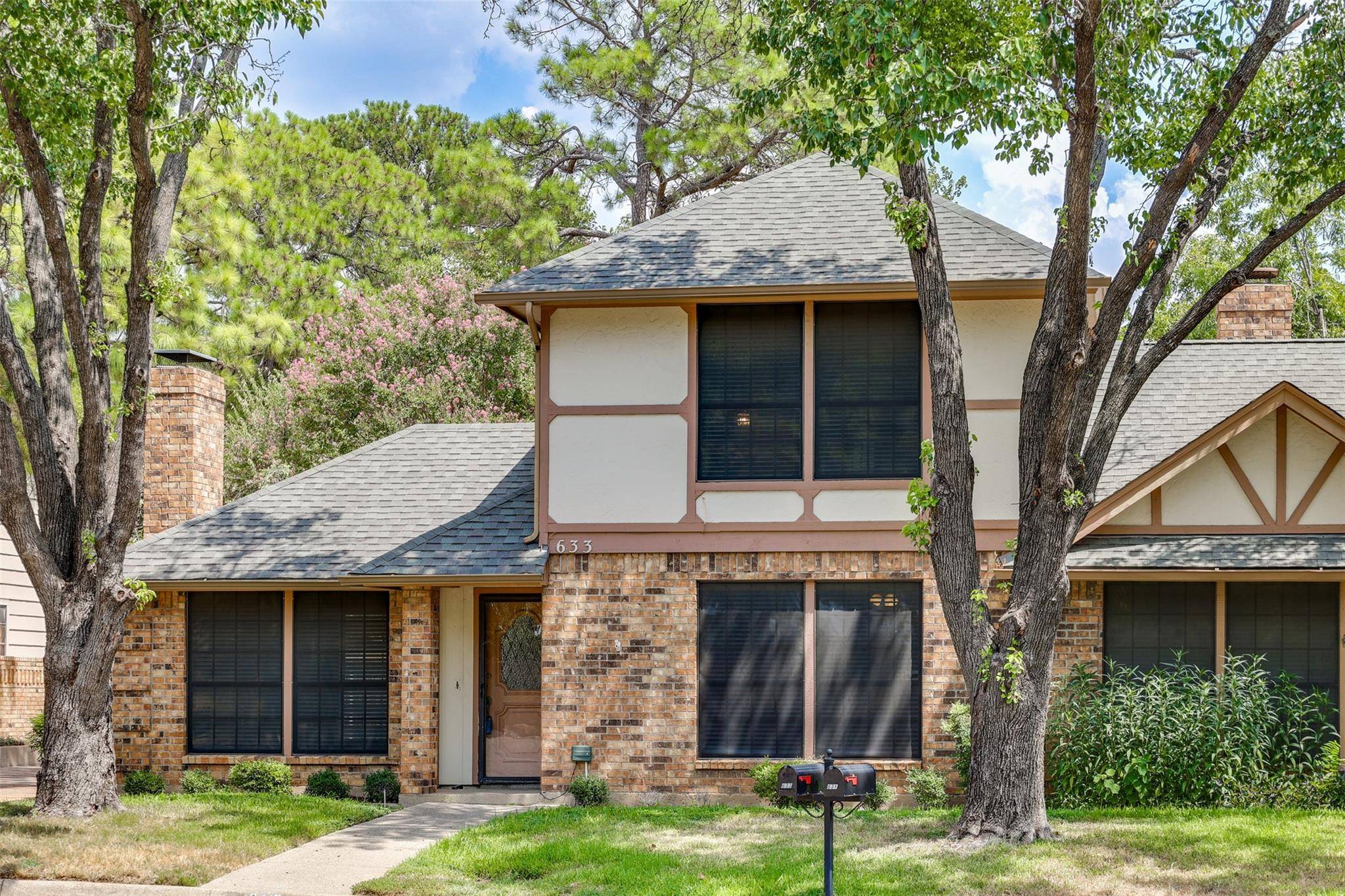 Arlington, TX 76012,633 Windgate Court