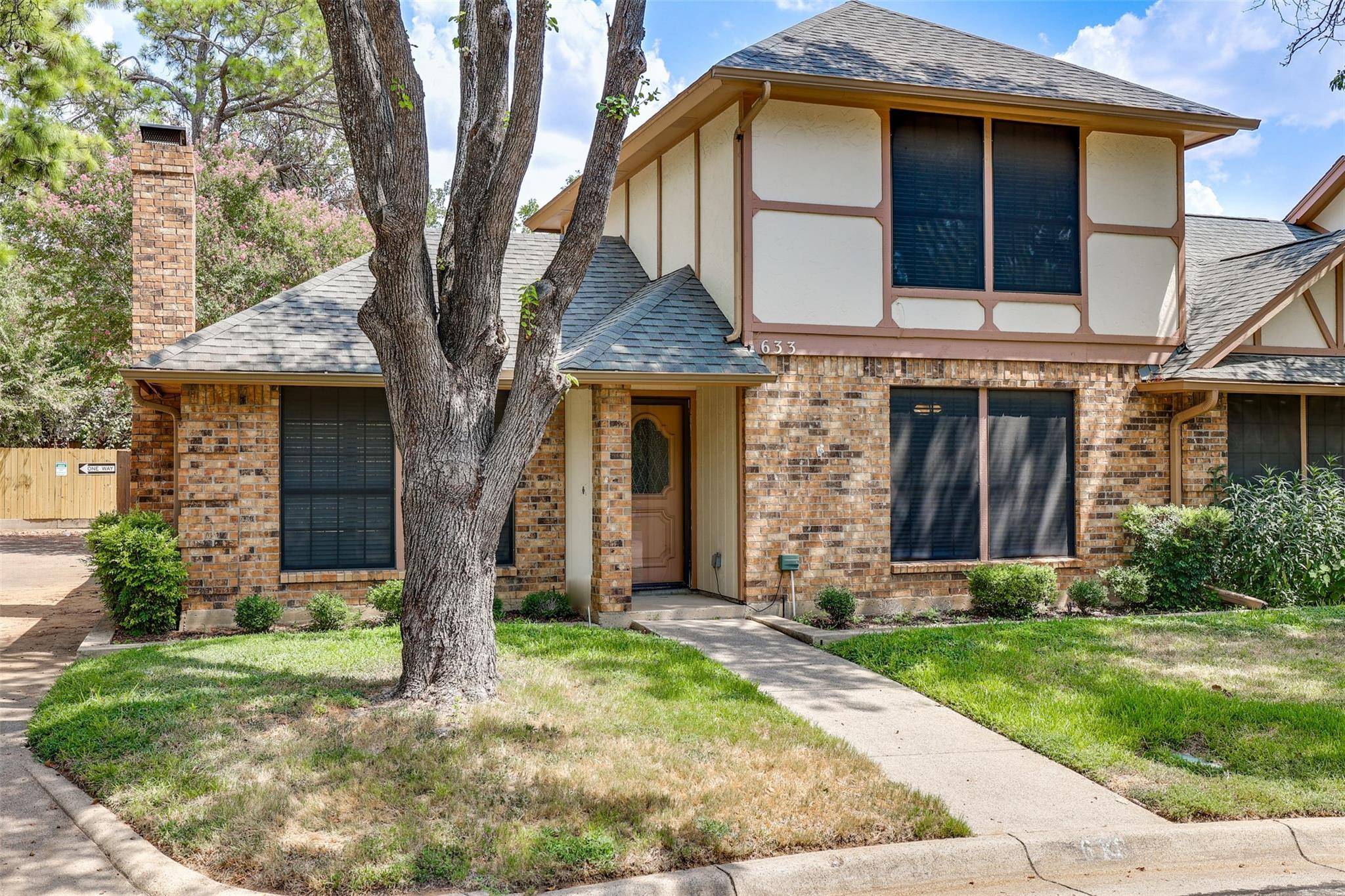 Arlington, TX 76012,633 Windgate Court