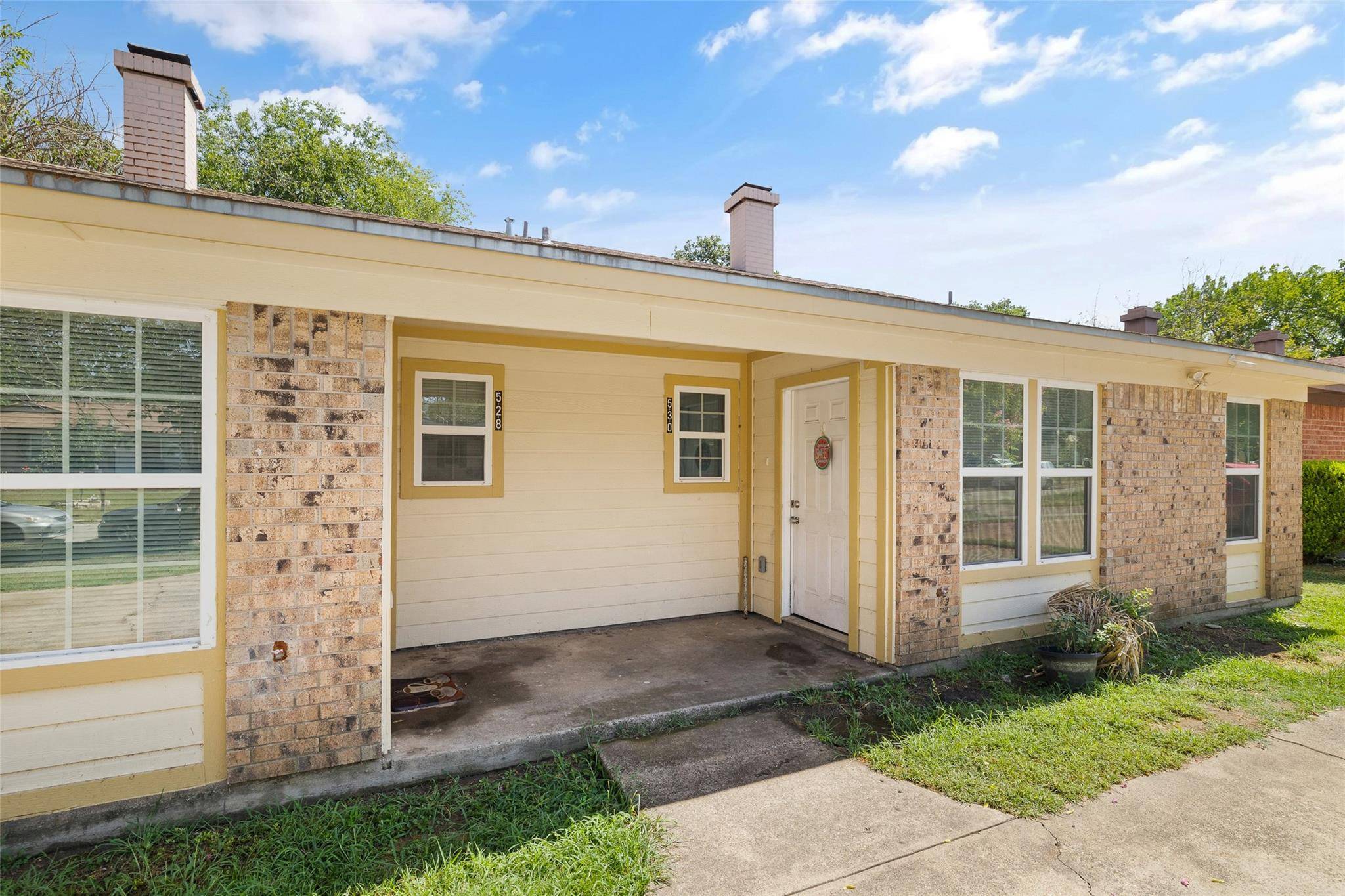 Arlington, TX 76011,528 W Cedar Street