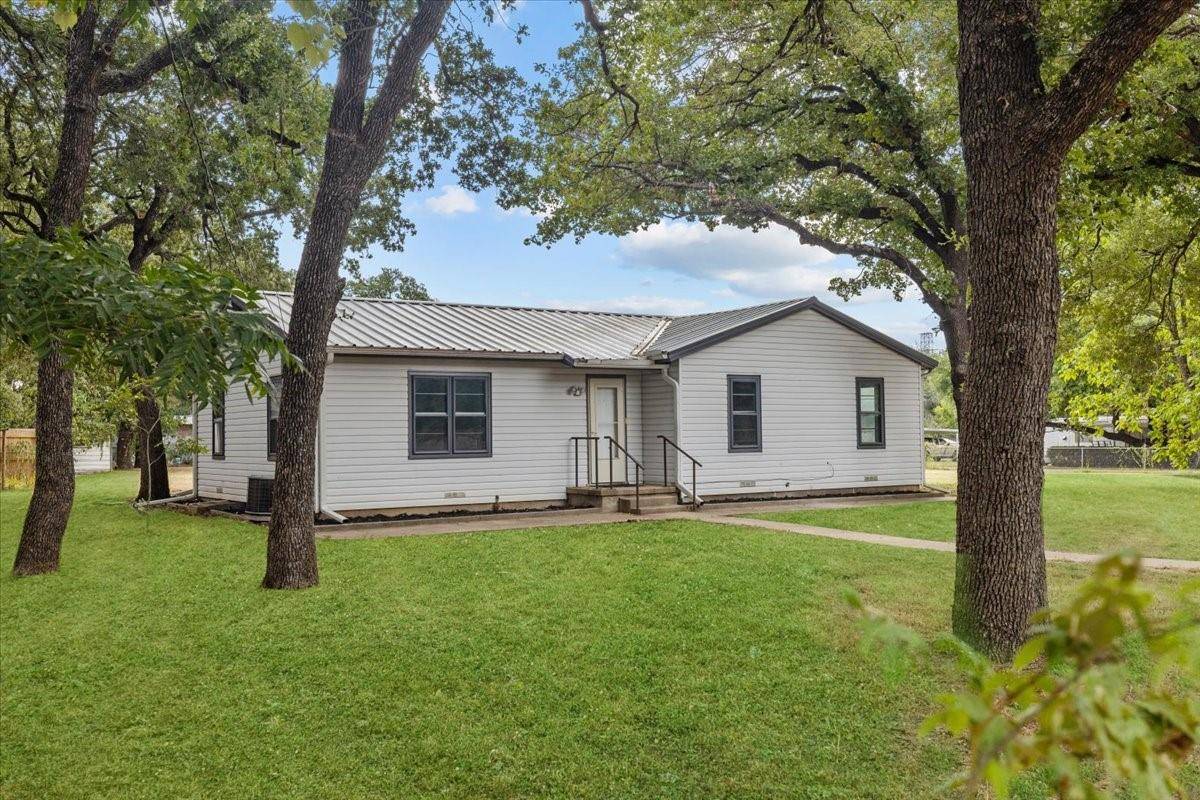 Lacy Lakeview, TX 76705,204 Peaceful Lane