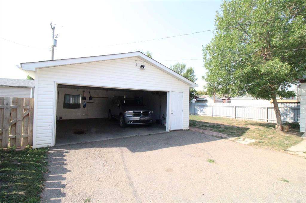 Vauxhall, AB T0K 2K0,215 2 AVE N