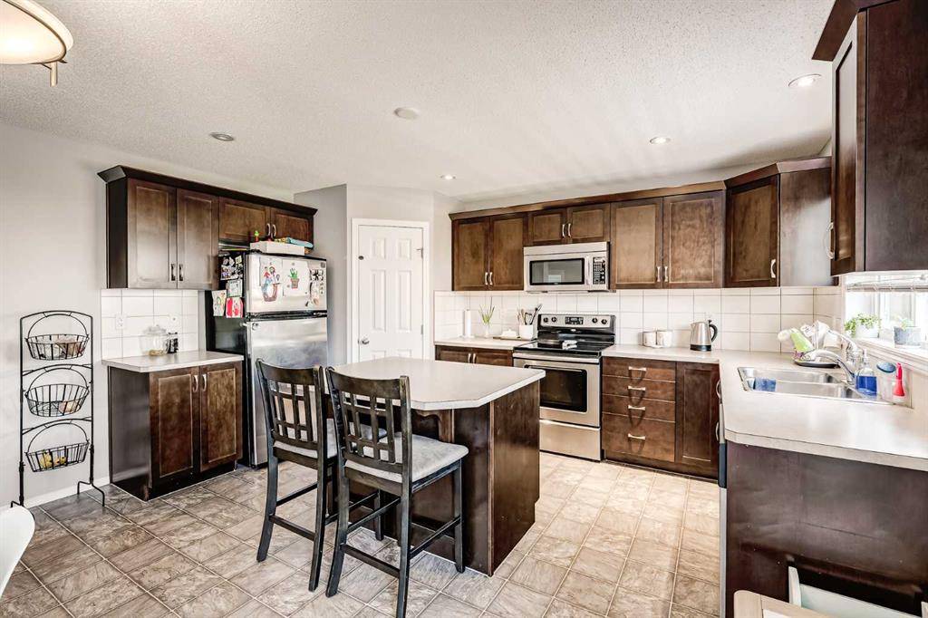 Airdrie, AB T4B 0T9,1104 Windhaven Close SW