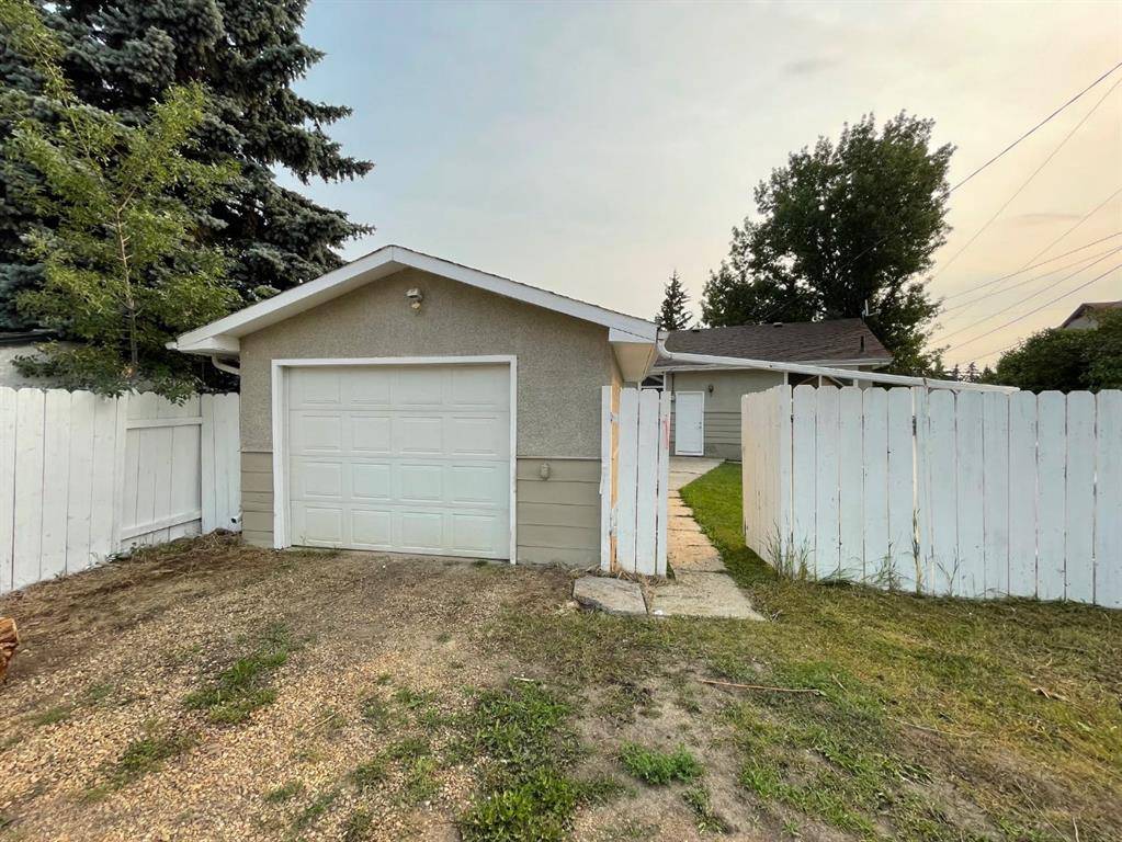 Camrose, AB T4V 0L9,5805 48B AVE