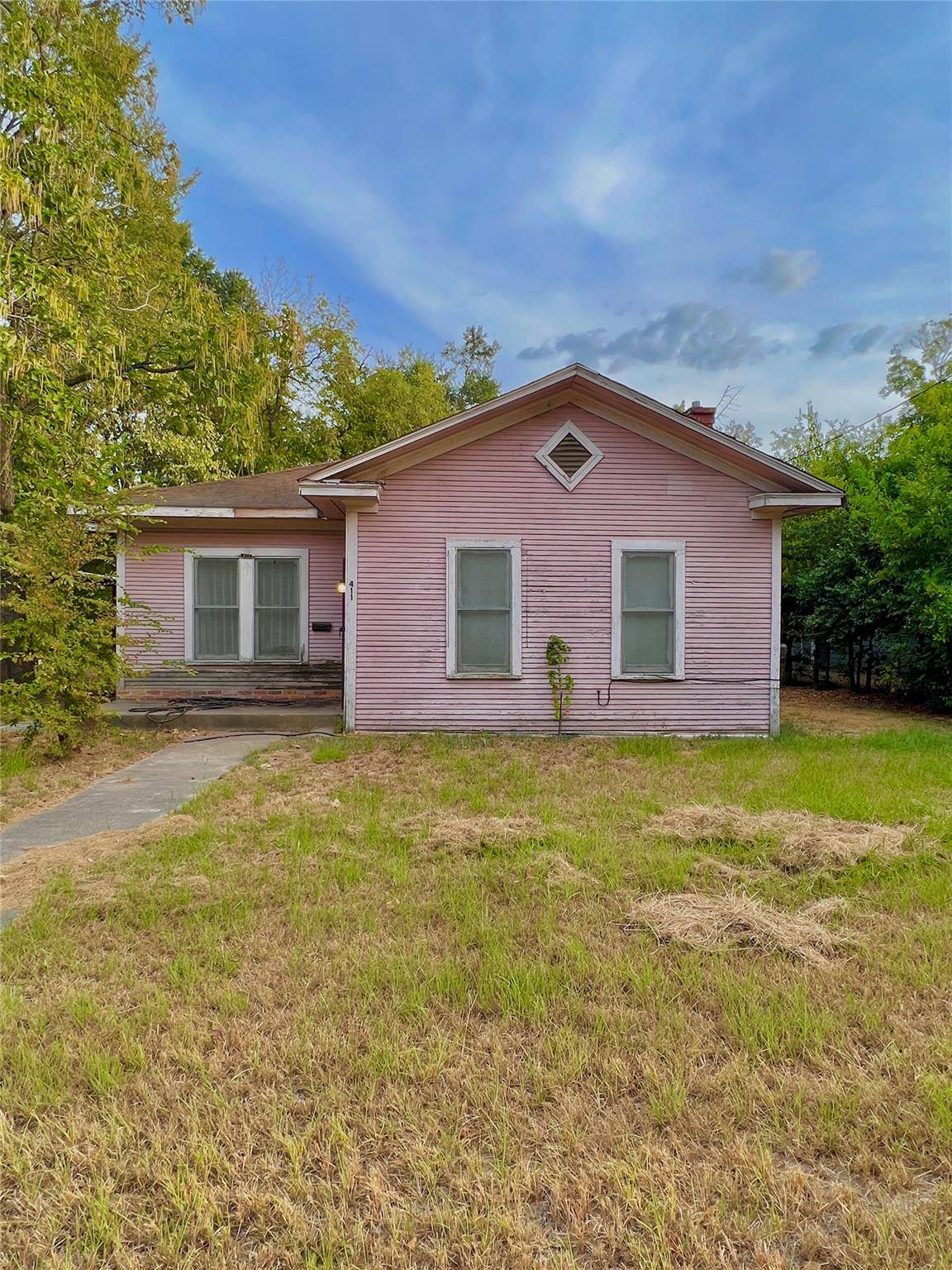 Athens, TX 75751,411 W Larkin Street