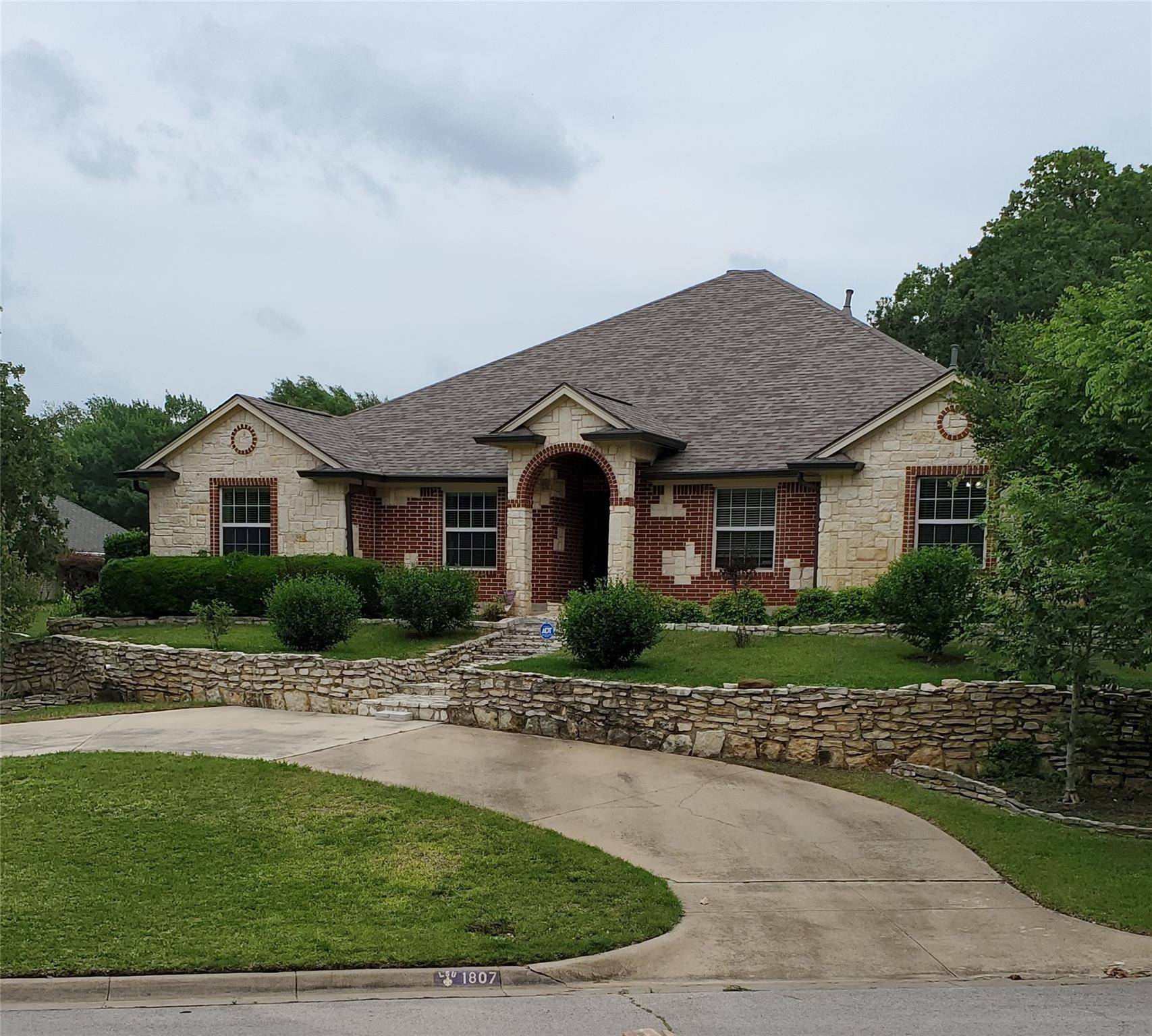 Arlington, TX 76012,1807 Mid Pines Court