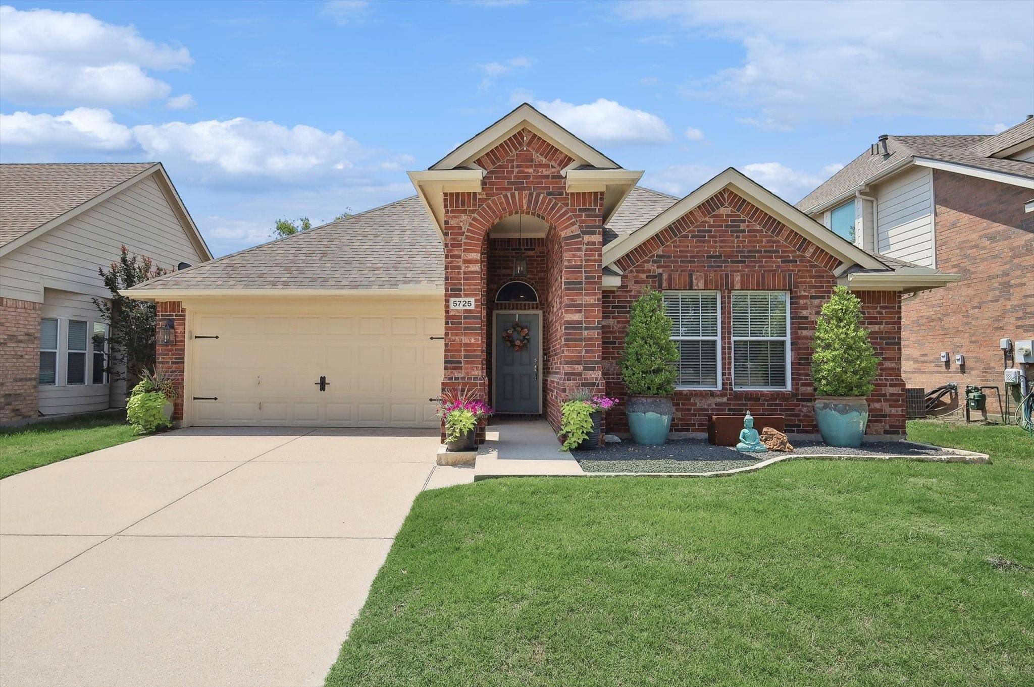 Denton, TX 76226,5725 Meadowglen Drive