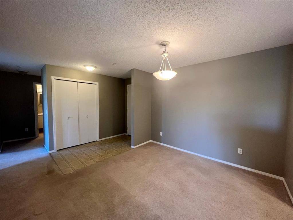 Calgary, AB T3G 5N5,4000 Citadel Meadow PT NW #209