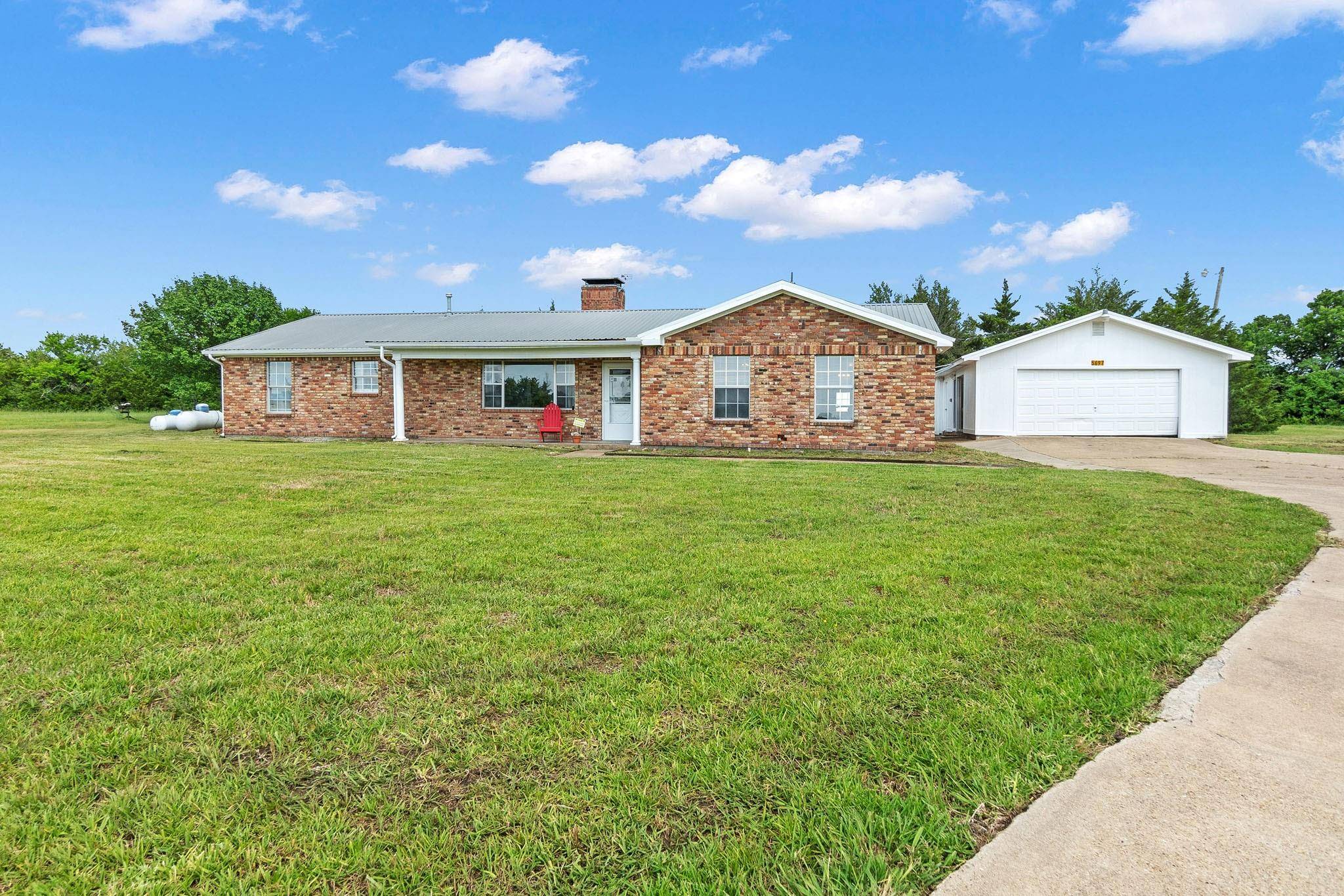 Farmersville, TX 75442,5697 County Road 2752