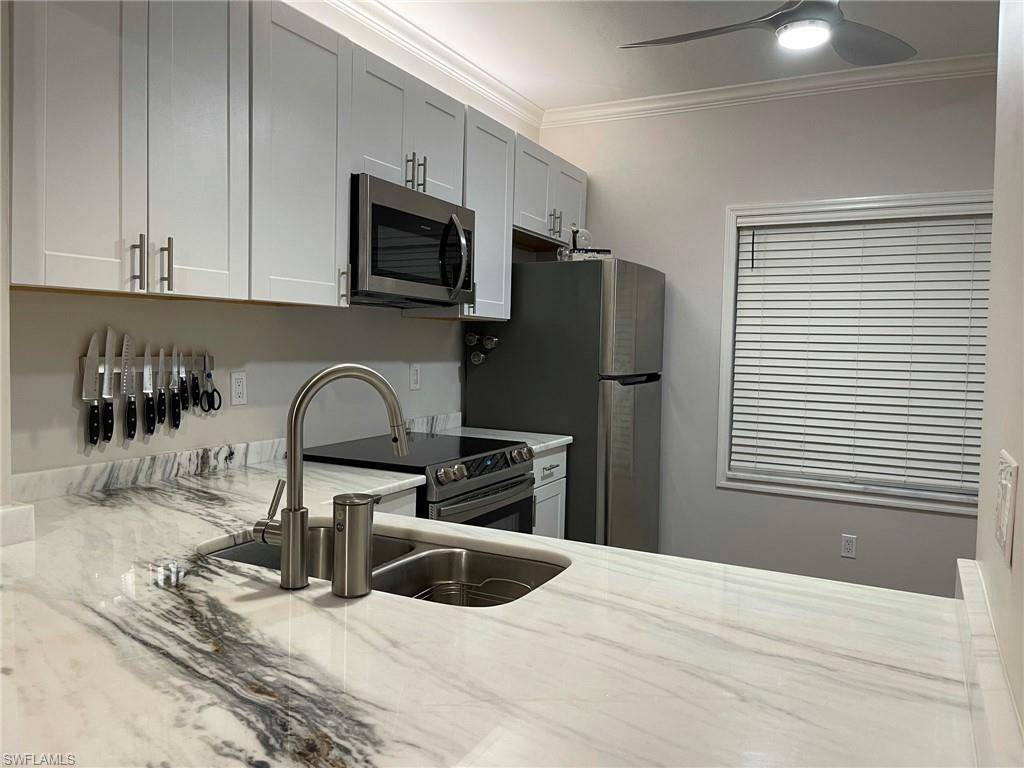 992 Woodshire LN D312, Naples, FL 34105