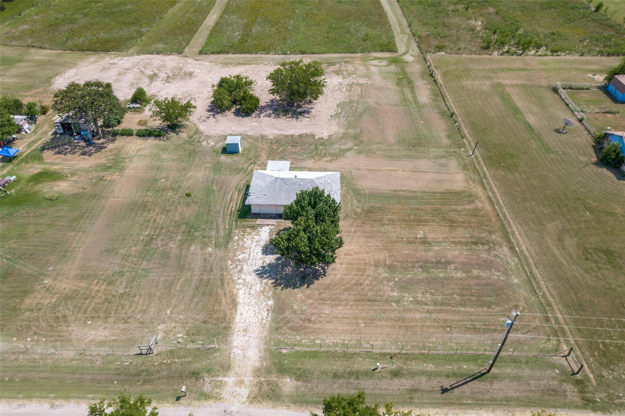 Quinlan, TX 75474,1721 Signal Road