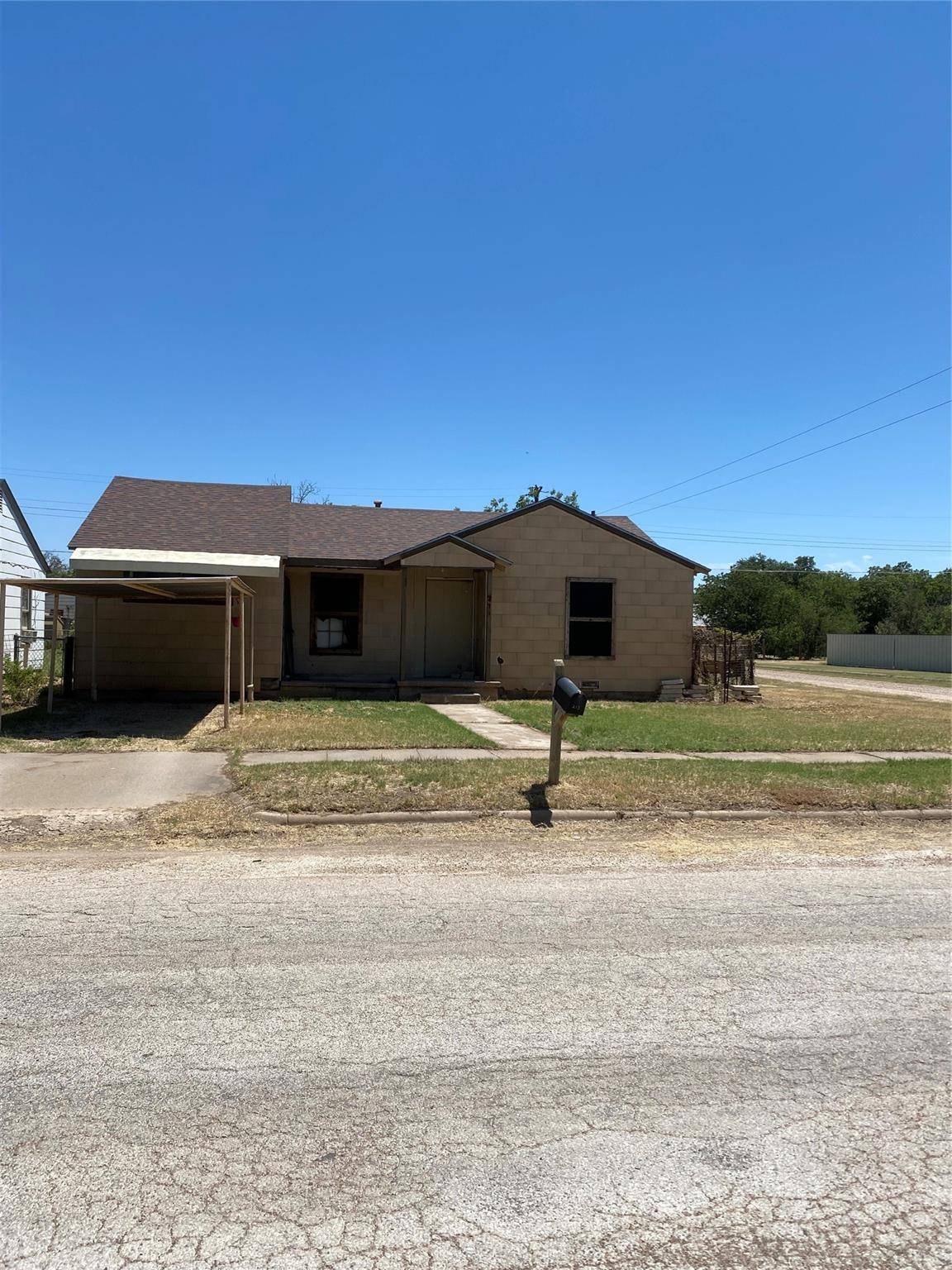 Hamlin, TX 79520,213 NW Avenue J