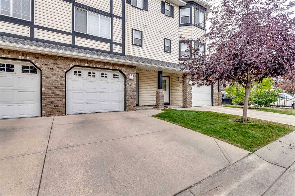 Calgary, AB T3H 5P3,71 Cougar Ridge Mews SW