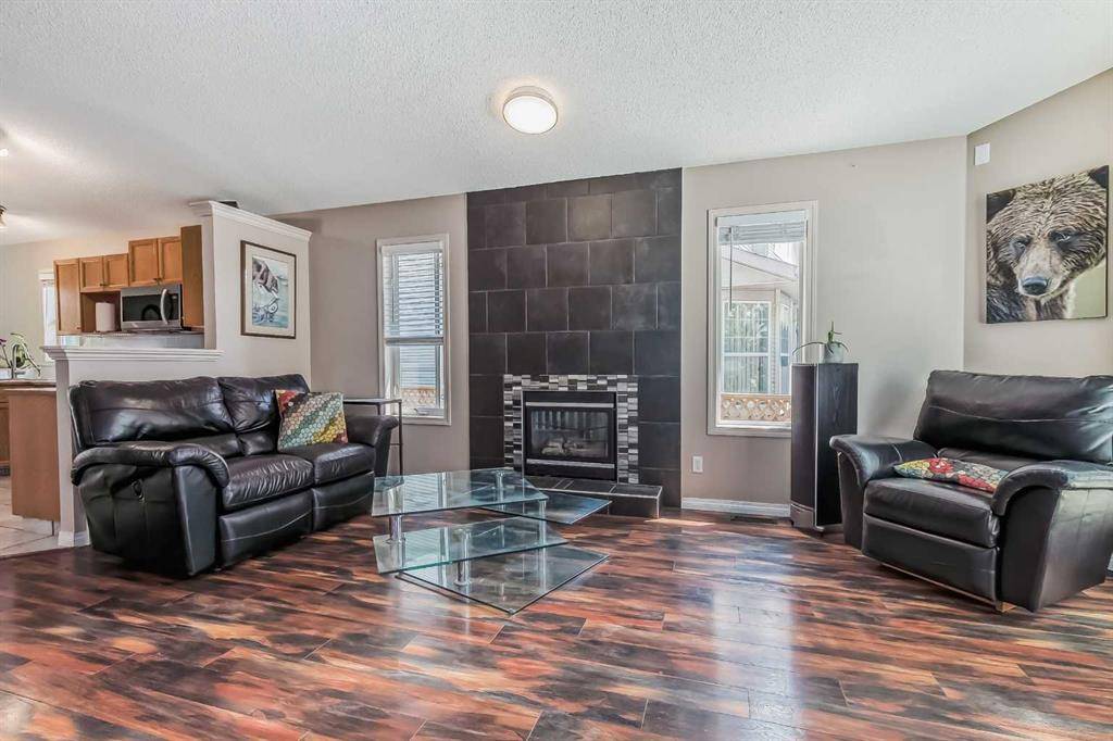 Chestermere, AB T1X 1K3,256 WEST LAKEVIEW PL