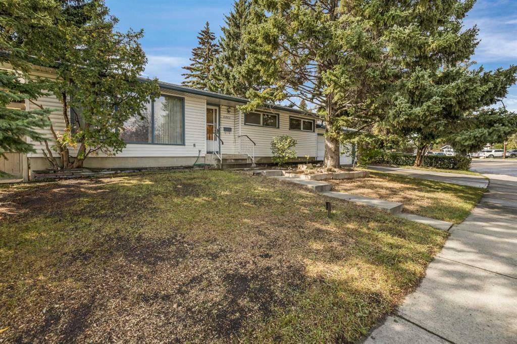 Calgary, AB T3E 5S9,6003 LAKEVIEW DR SW