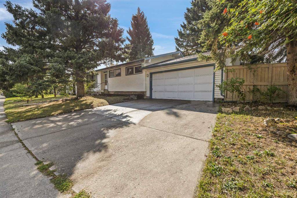 Calgary, AB T3E 5S9,6003 LAKEVIEW DR SW