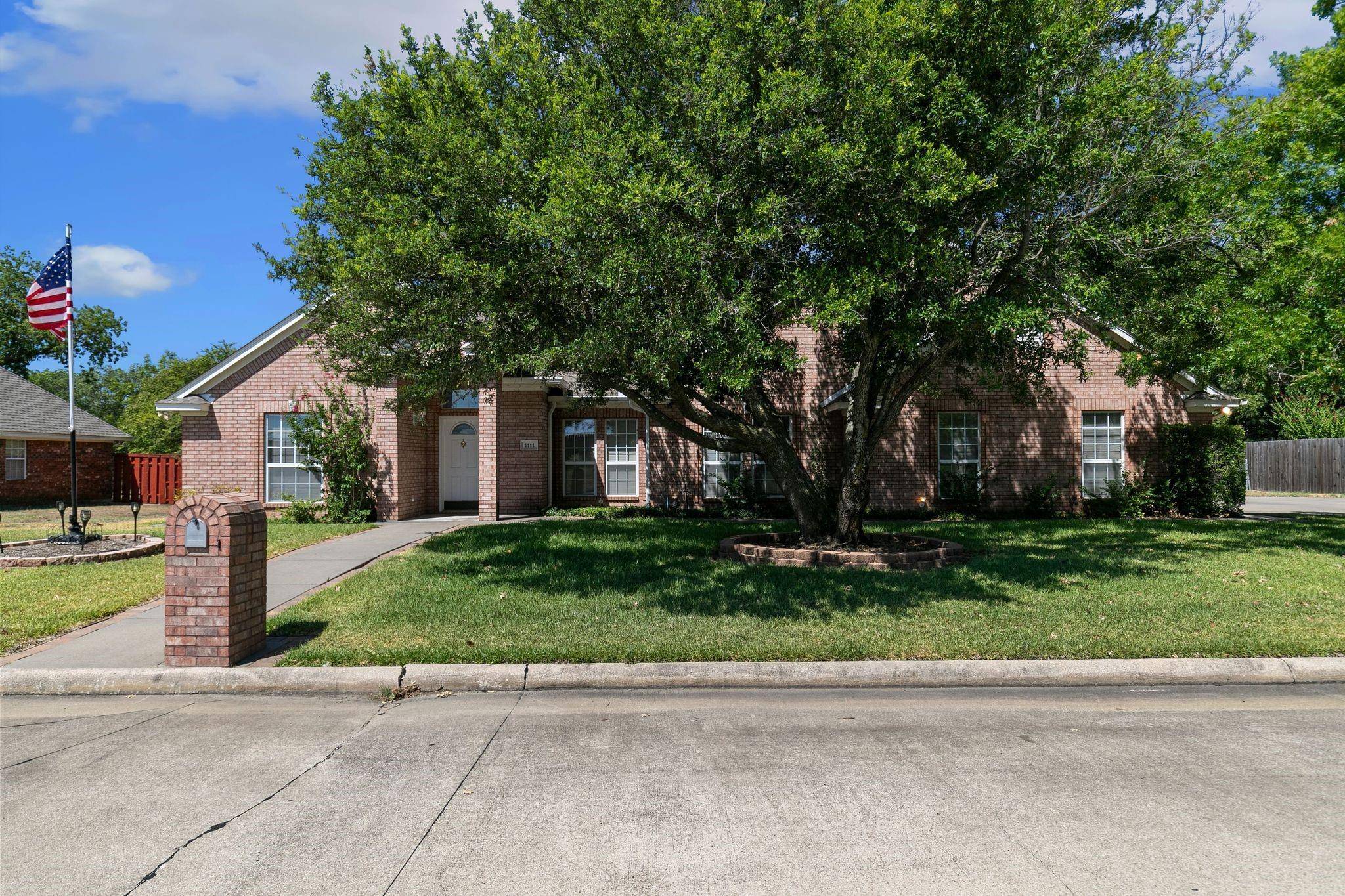 Lindsay, TX 76250,1111 Nortman Drive