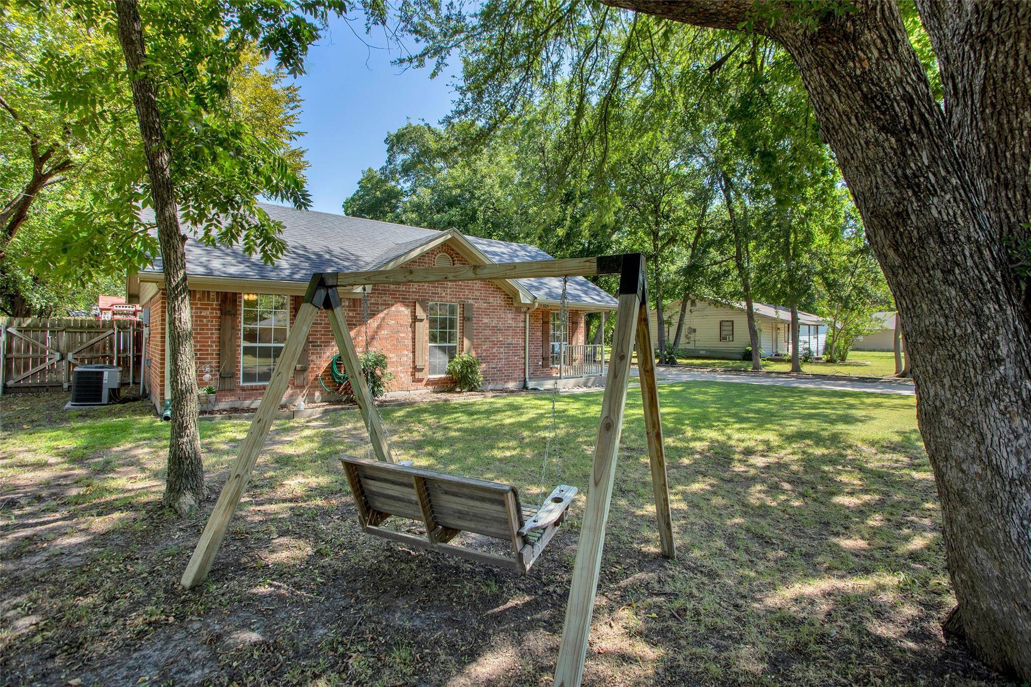 Bonham, TX 75418,805 E 11th Street