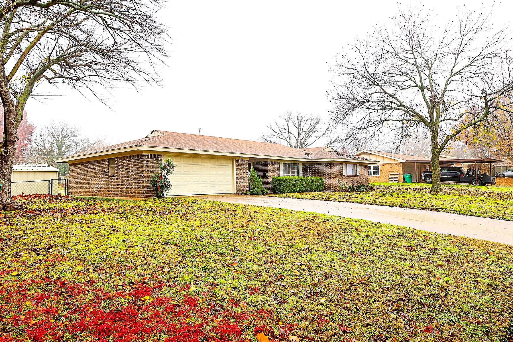 Bowie, TX 76230,509 Whaley Street