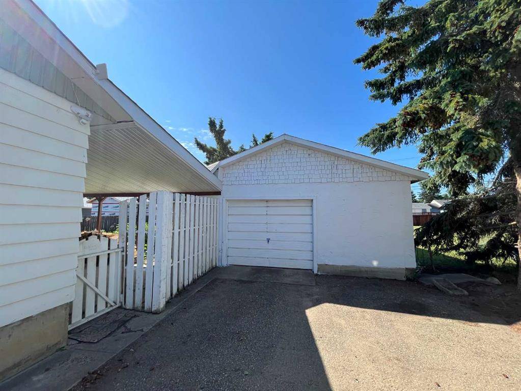 Peace River, AB T8S 1S4,9615 84 AVE