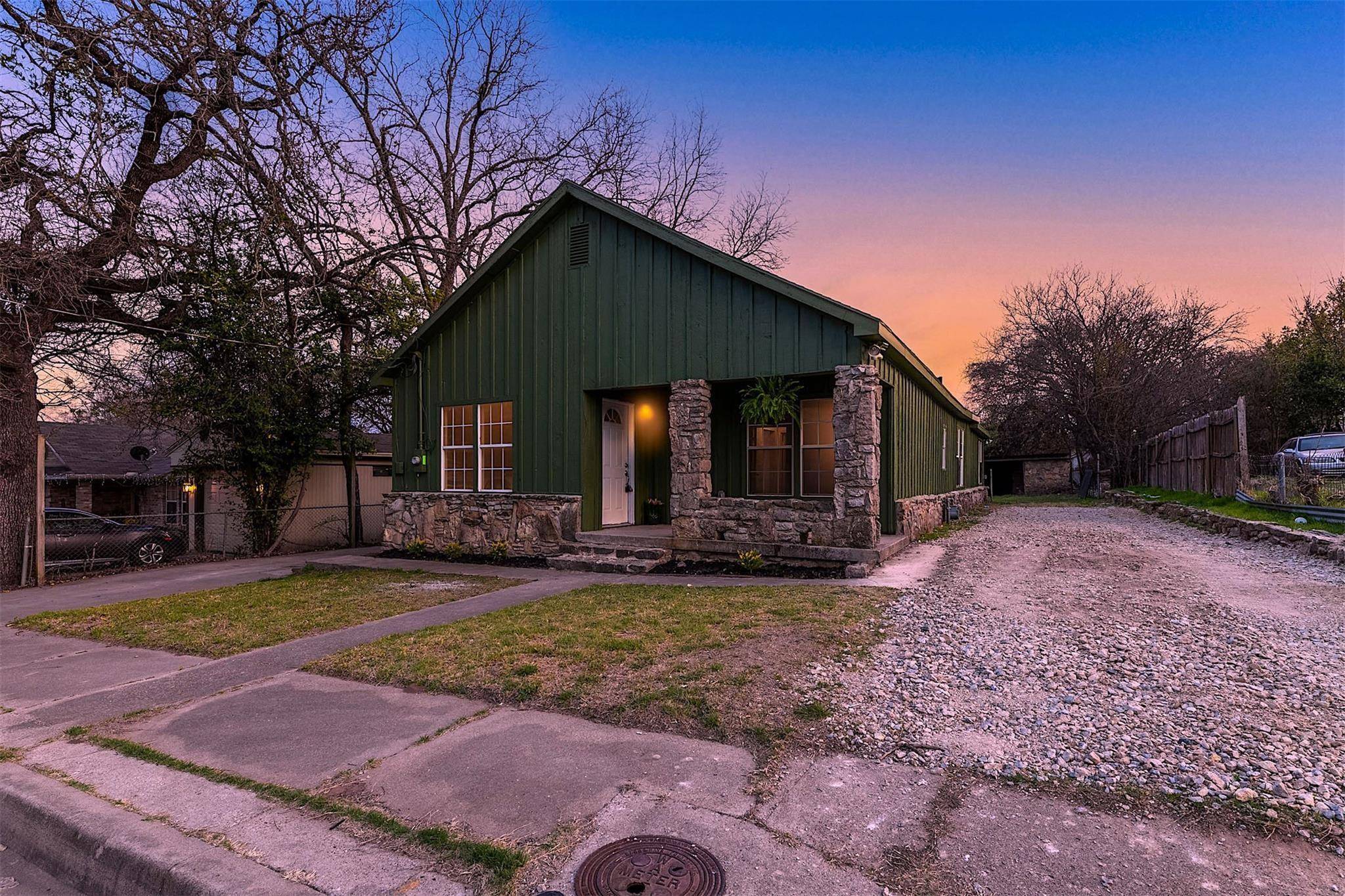 Weatherford, TX 76086,809 W Bridge Street